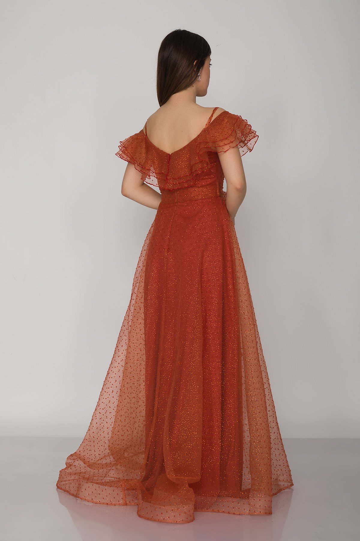 384 KB Yırtmaçlı İspanyol Yaka Simli Puntolu Uzun Tül Elbise