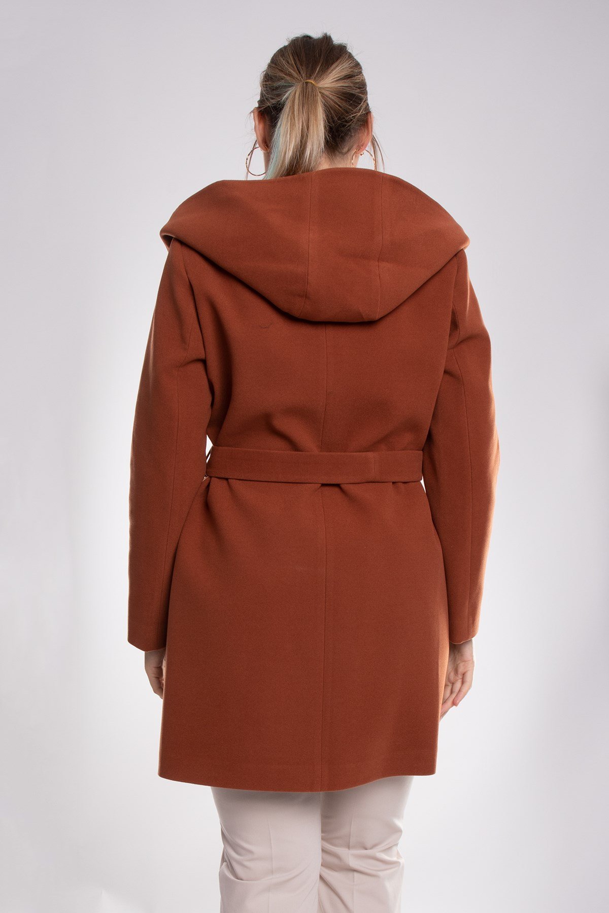 3844 P.M. Şalyaka Kapüşonlu Kuşaklı Midiboy Kadın Kaşe Kaban