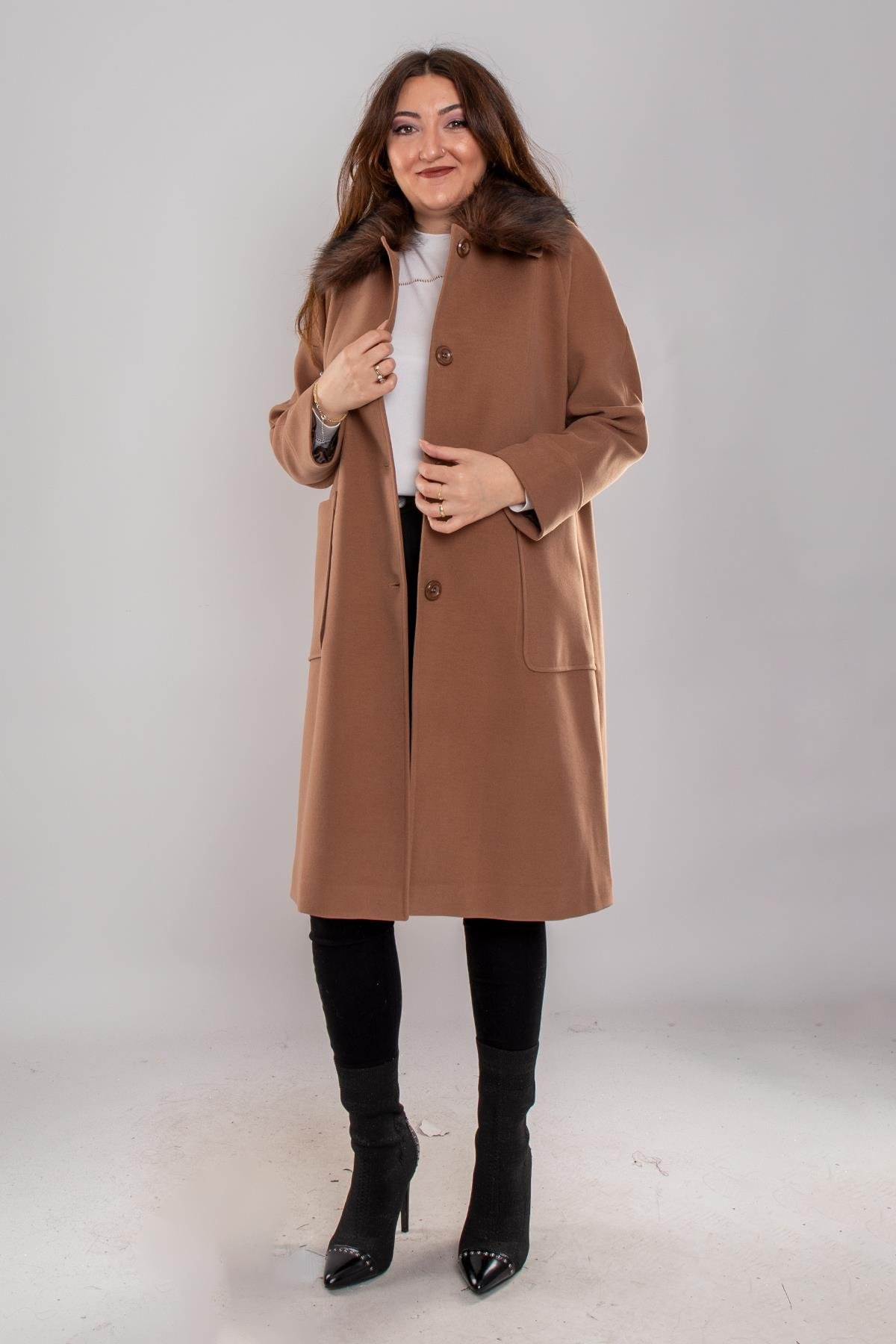 3950 Büyük Beden P.M. Yaka Kürklü Üst Cep Düğmeli Kaşe Kaban