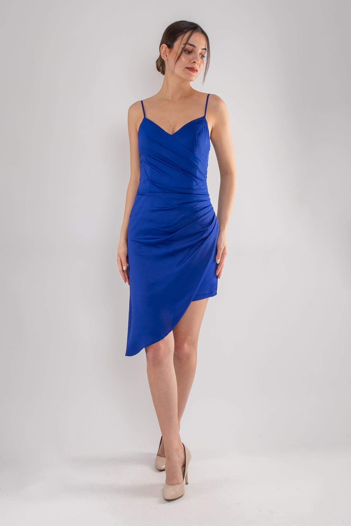 4027 İp Askı Yanı Drapeli Kısa Elbise