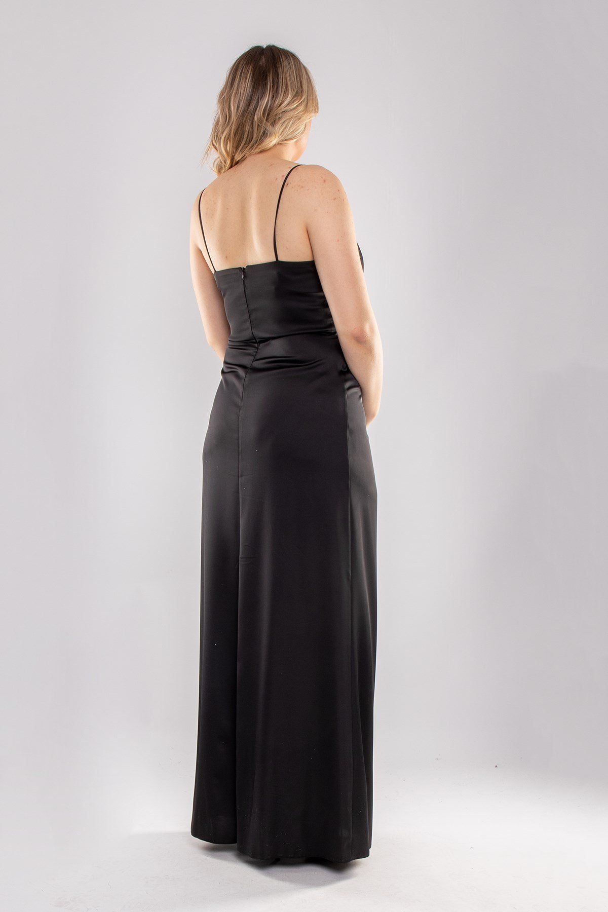 4028 Büyük Beden İp Askılı Kruvaze Yaka Yırtmaçlı Saten Uzun Abiye