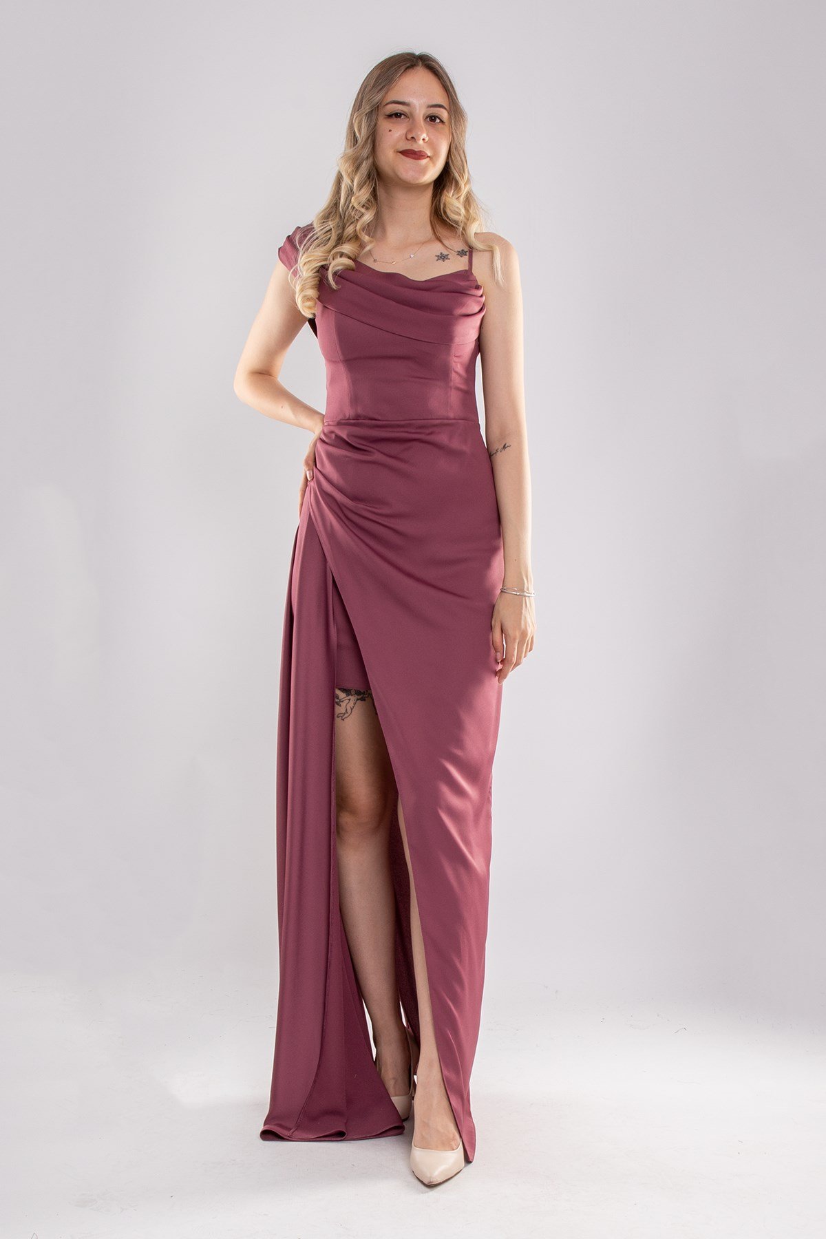 4030 Şalyaka Tek Omuz Yanı Kuyruklu İpek Saten Uzun Abiye