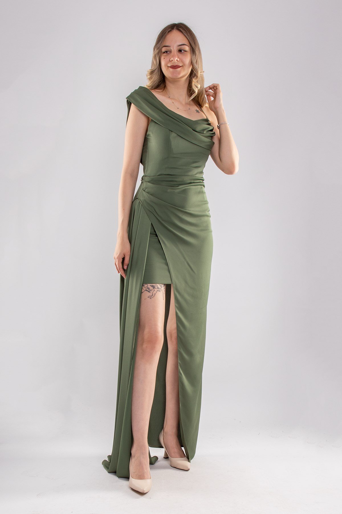 4030 Şalyaka Tek Omuz Yanı Kuyruklu İpek Saten Uzun Abiye