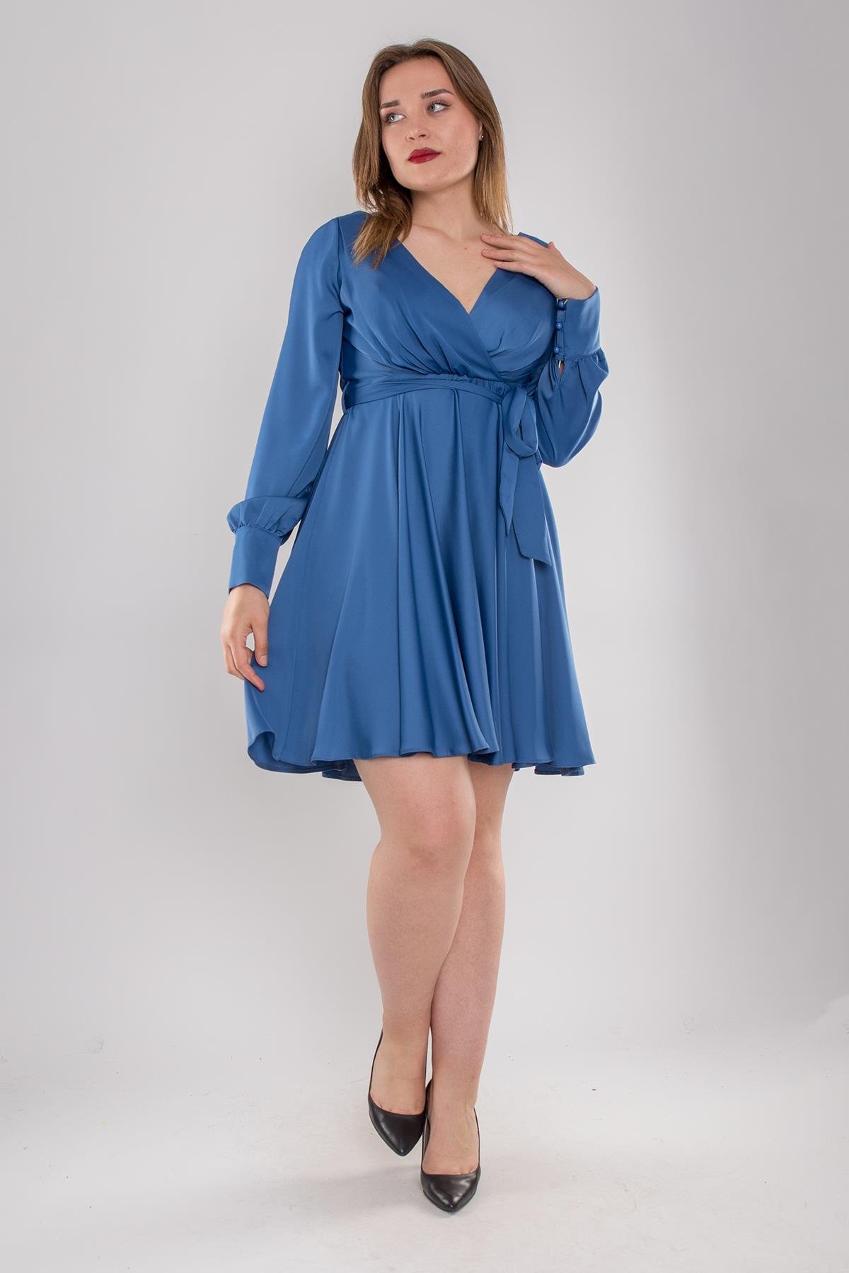 4032 Büyük Beden Derin V Yaka Uzun Kol Saten Kısa Elbise