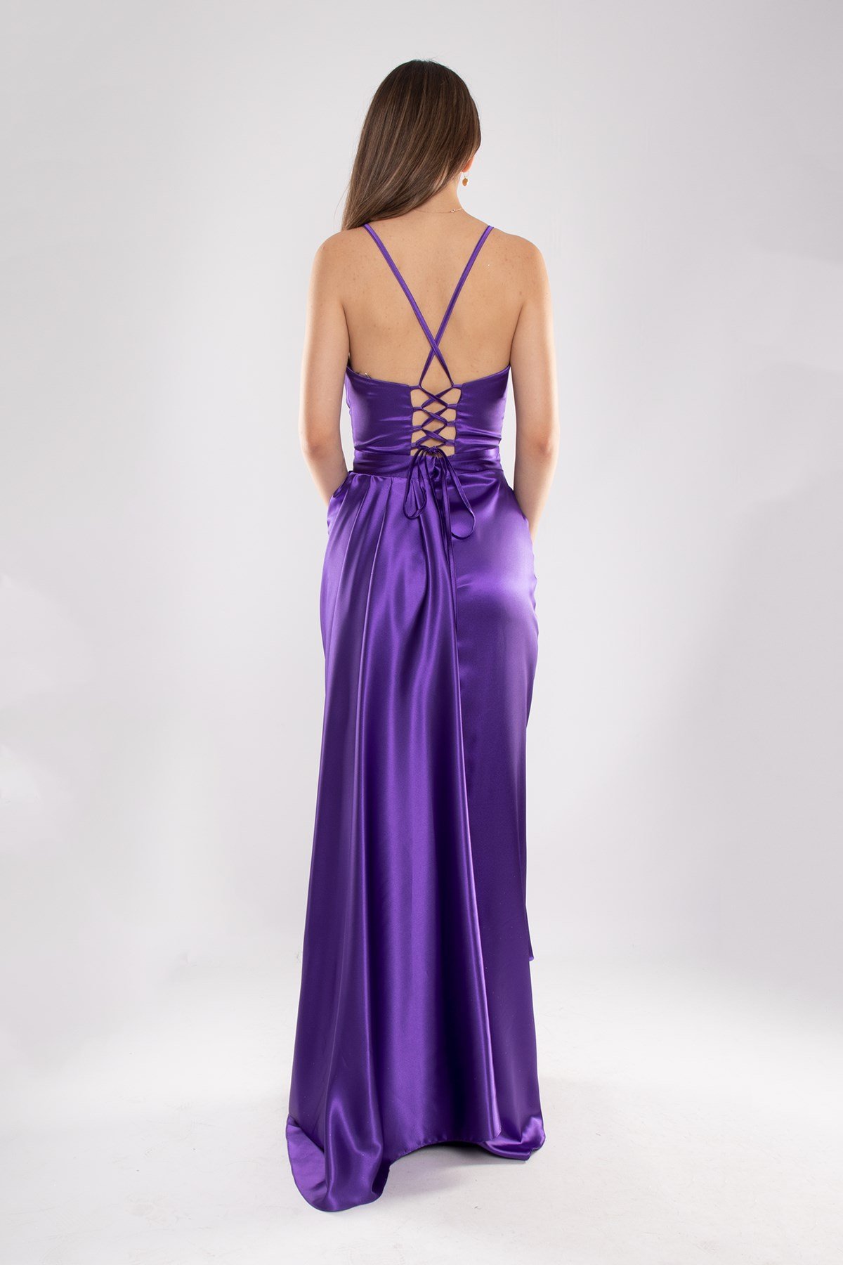 409 İp Askılı Kruvaze Yaka Şal Detay Uzun Saten Elbise