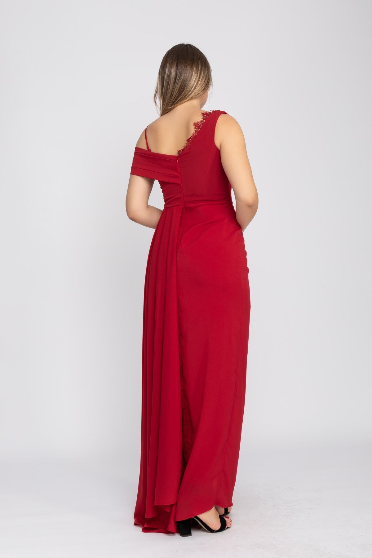 410 KB Tek Omuz Drapeli Kuyruklu Uzun Abiye Elbise