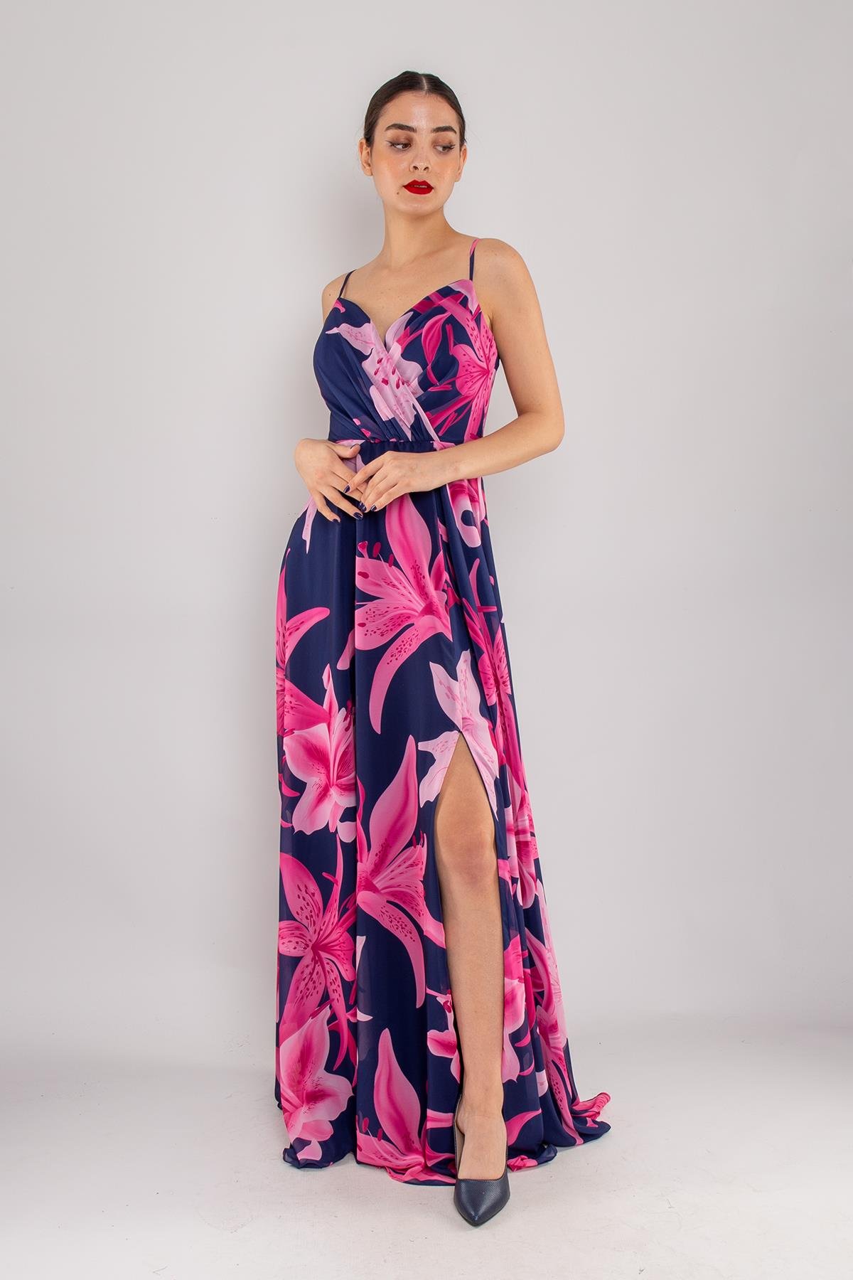 4244 İpAskı Kruvaze Desenli Yırtmaçlı Astarlı Uzun Şifon Elbise