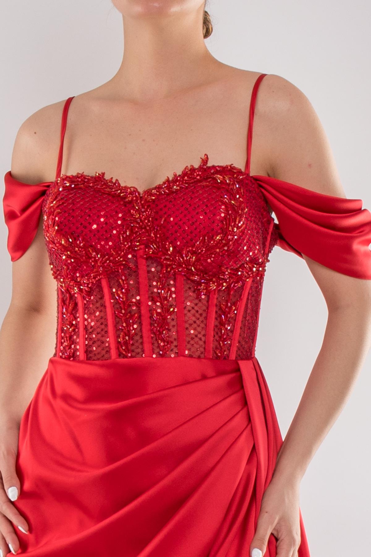 437 Göğüs Dantel İncili Yırtmaçlı Uzun Saten Elbise