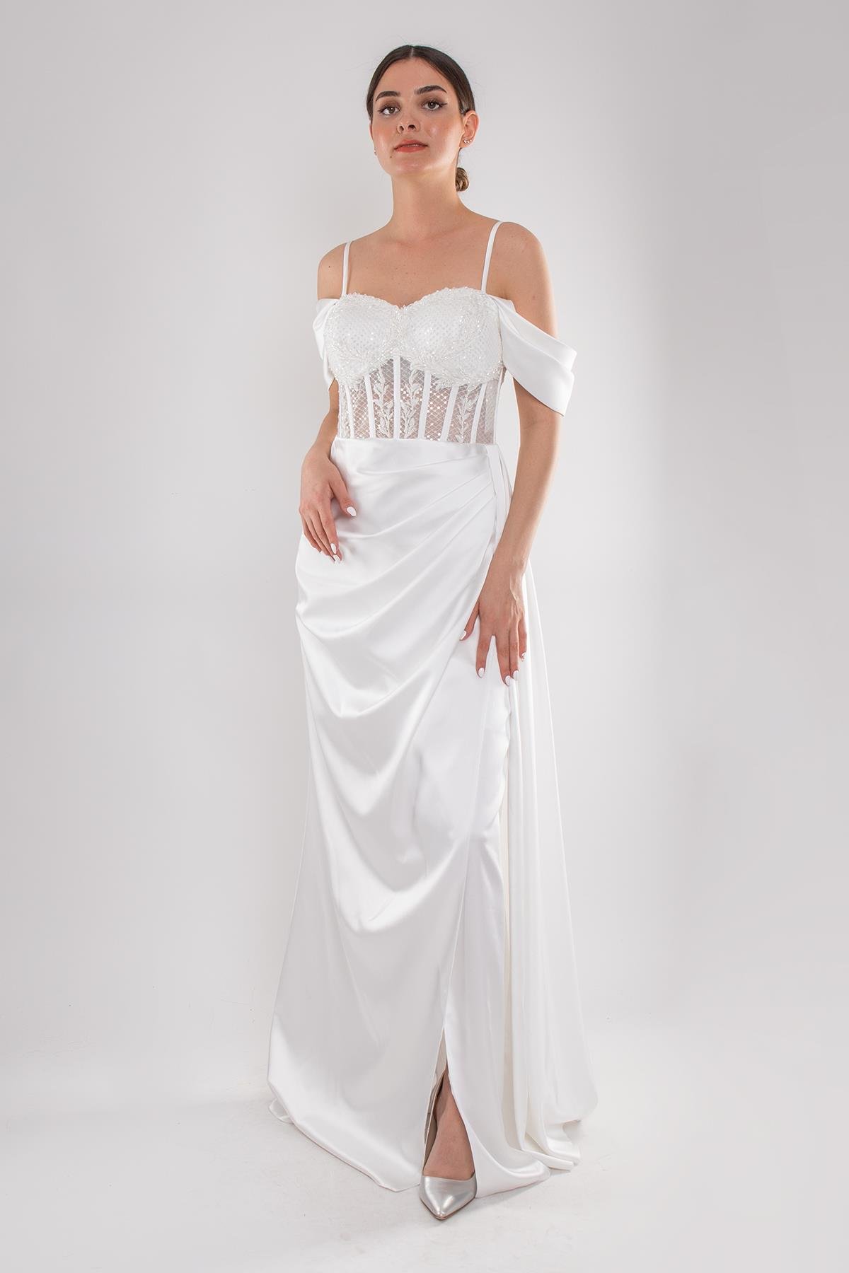 437 Göğüs Dantel İncili Yırtmaçlı Uzun Saten Elbise