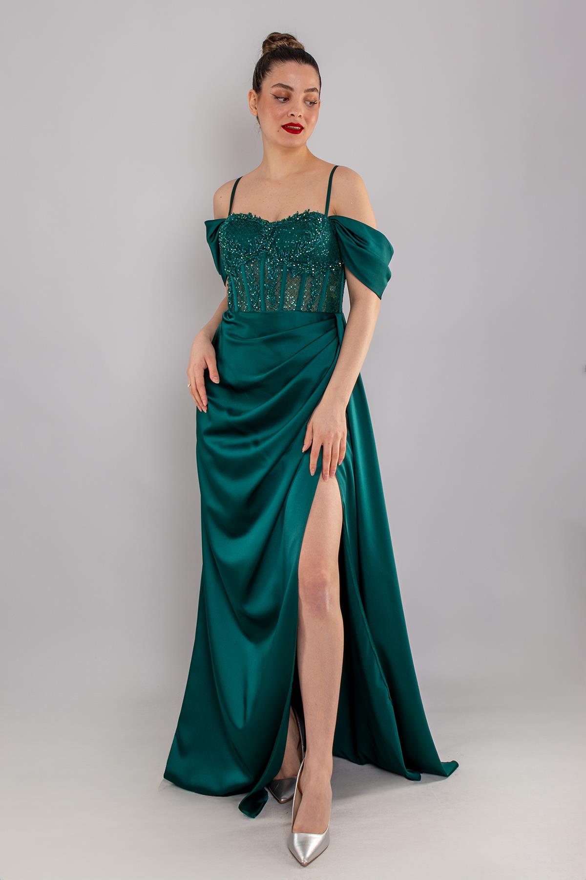 437 Göğüs Dantel İncili Yırtmaçlı Uzun Saten Elbise