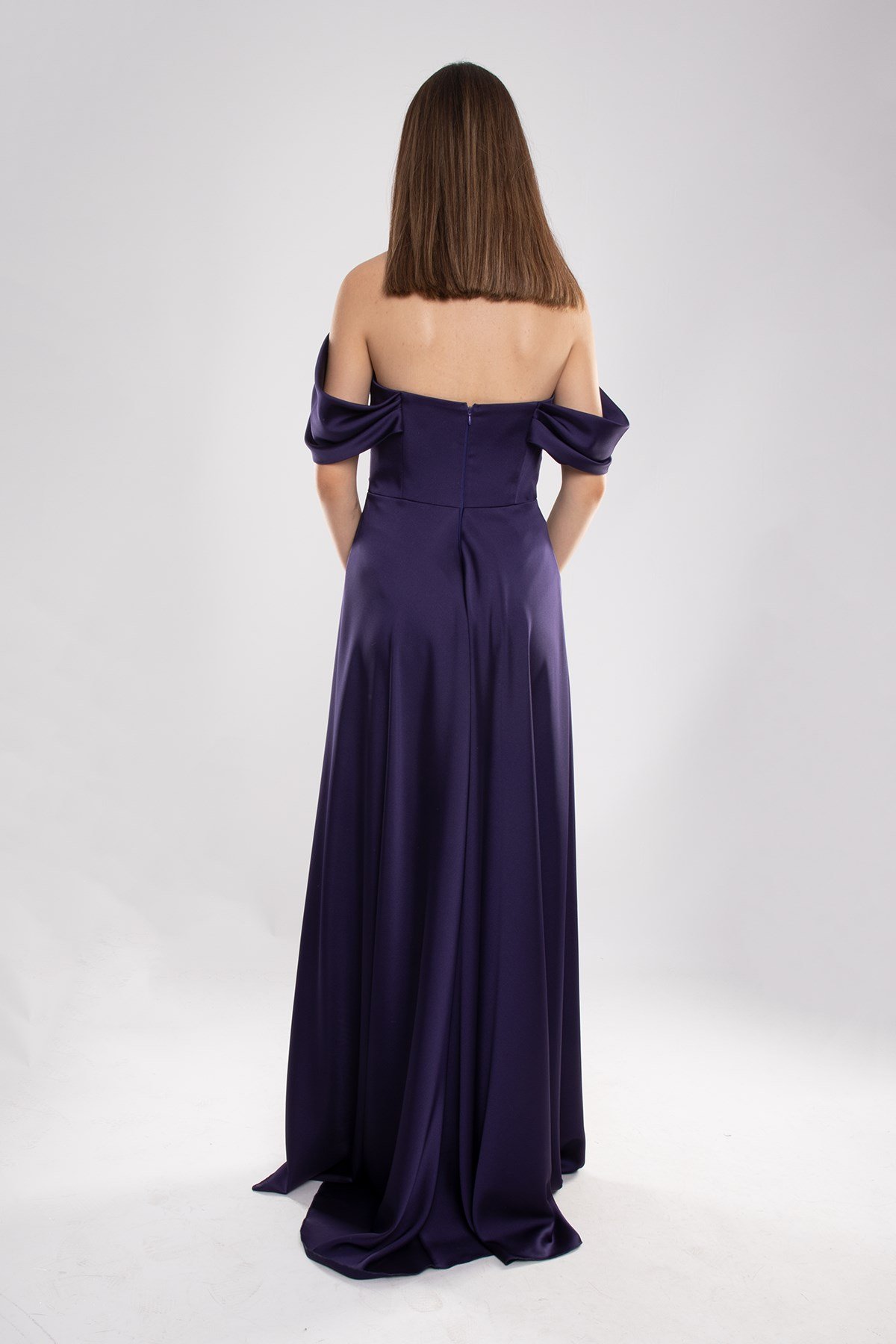 447 Straplez Drape Kol Detay İçi Kısa Kuyruklu Saten Elbise