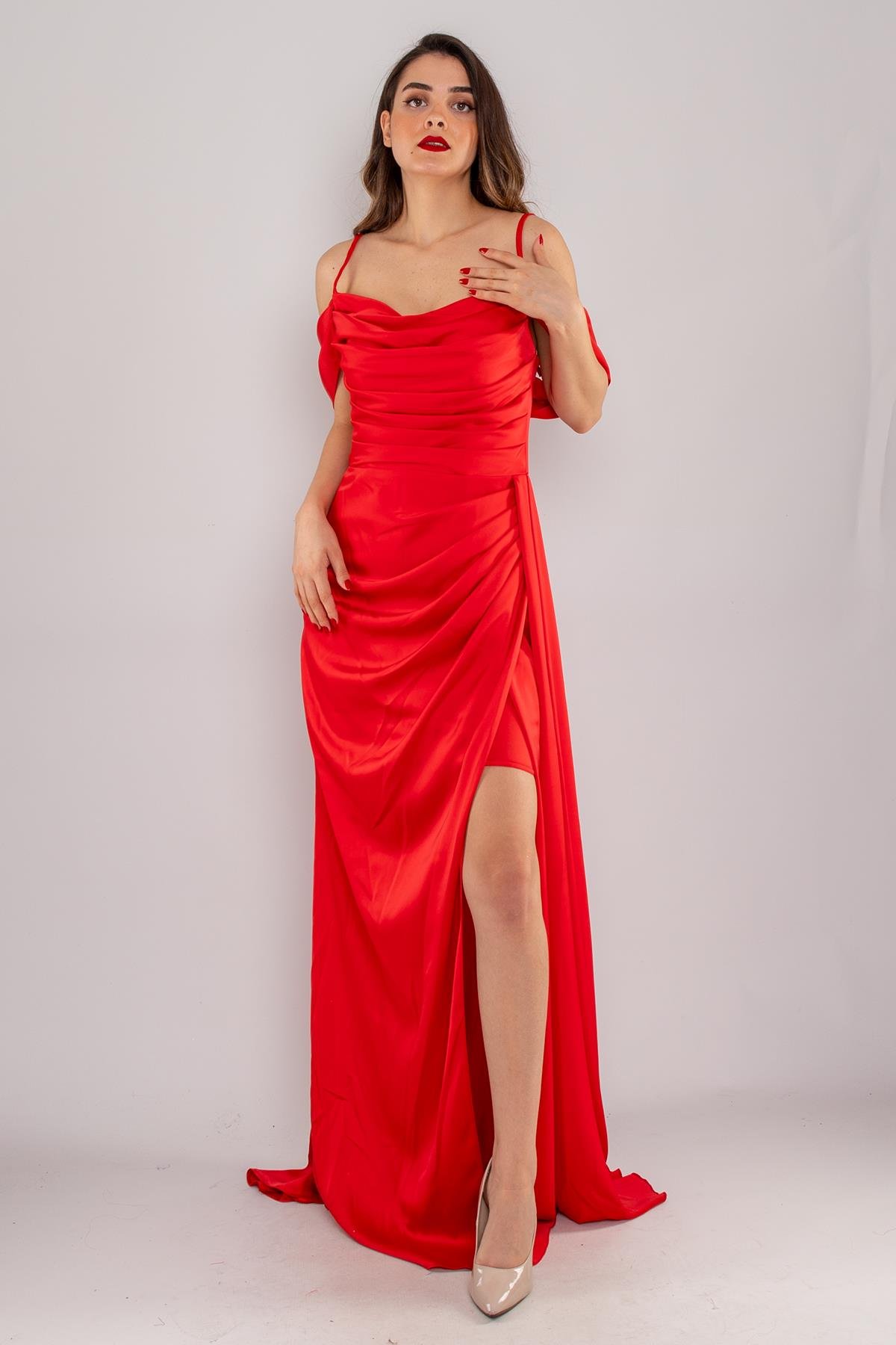 449 İp Askılı Şalyaka Kuyruklu Uzun Saten Elbise