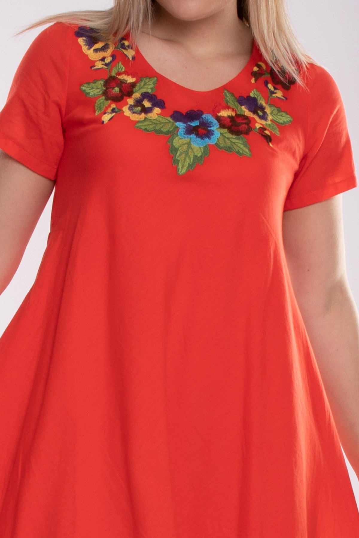 4614 Yaka Çiçek Nakışlı Beli İpli KısaKol Pamuk Otantik Elbise