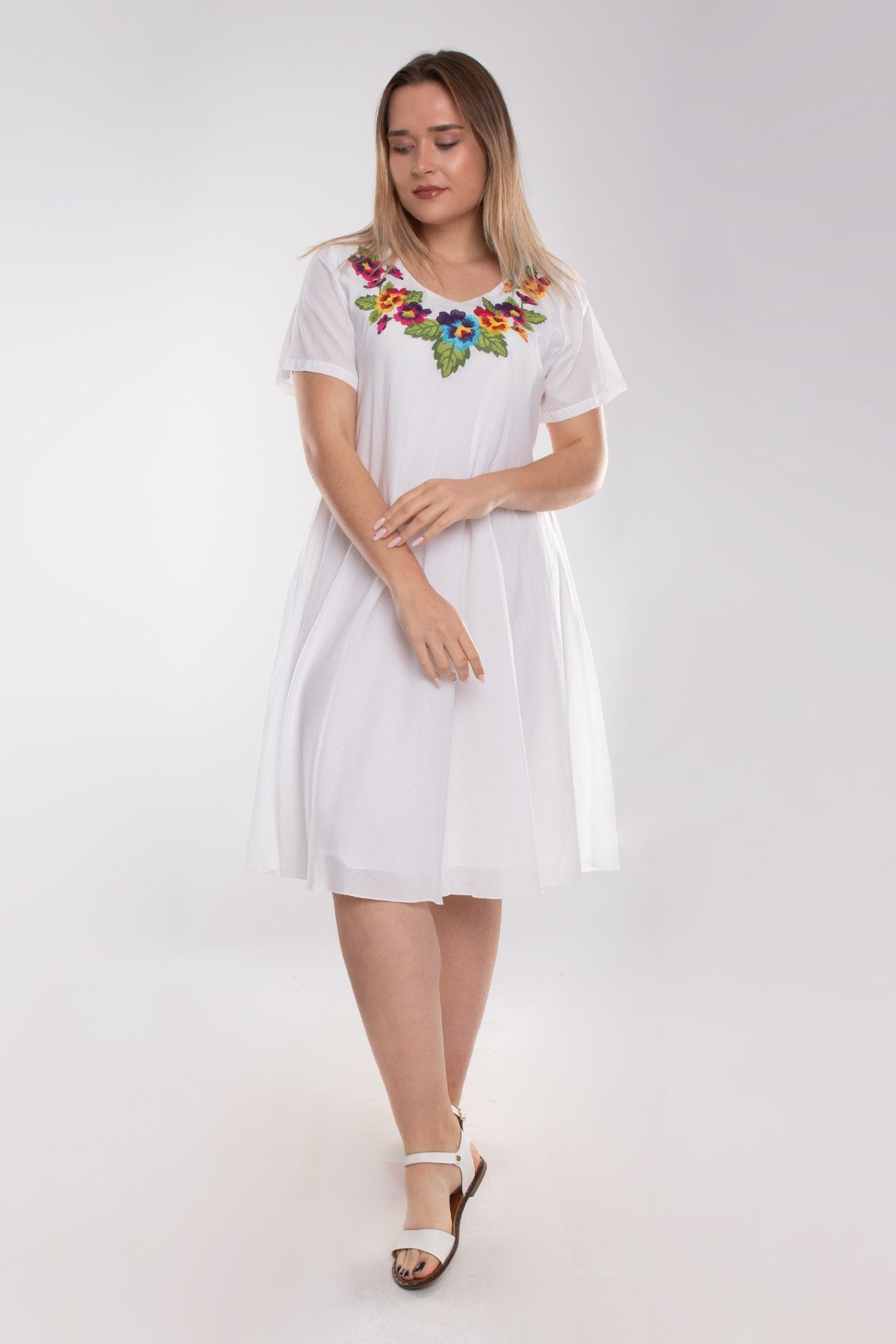 4614 Yaka Çiçek Nakışlı Beli İpli KısaKol Pamuk Otantik Elbise