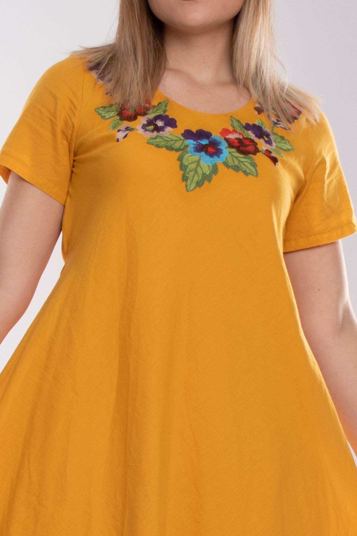 4614 Yaka Çiçek Nakışlı Beli İpli KısaKol Pamuk Otantik Elbise