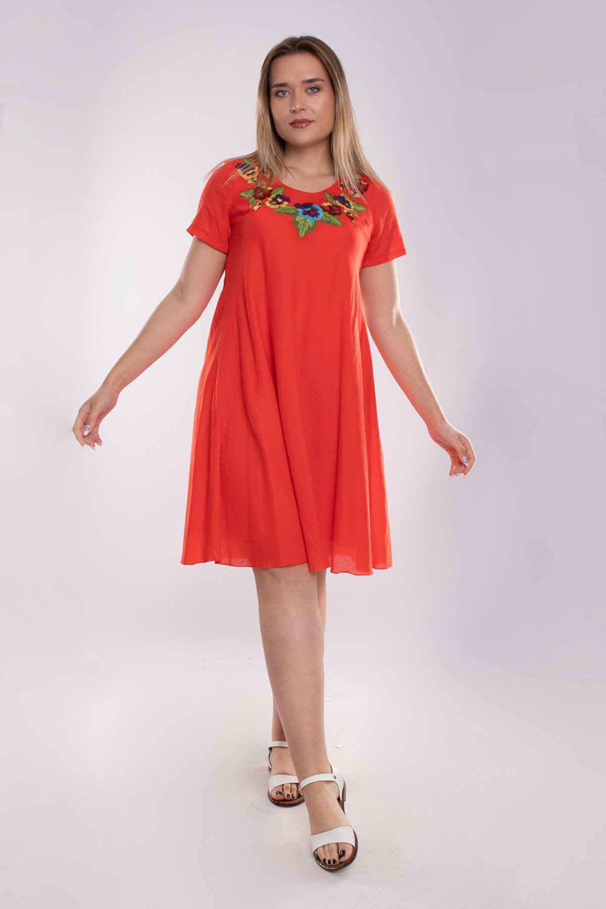 4614 Yaka Çiçek Nakışlı Beli İpli KısaKol Pamuk Otantik Elbise