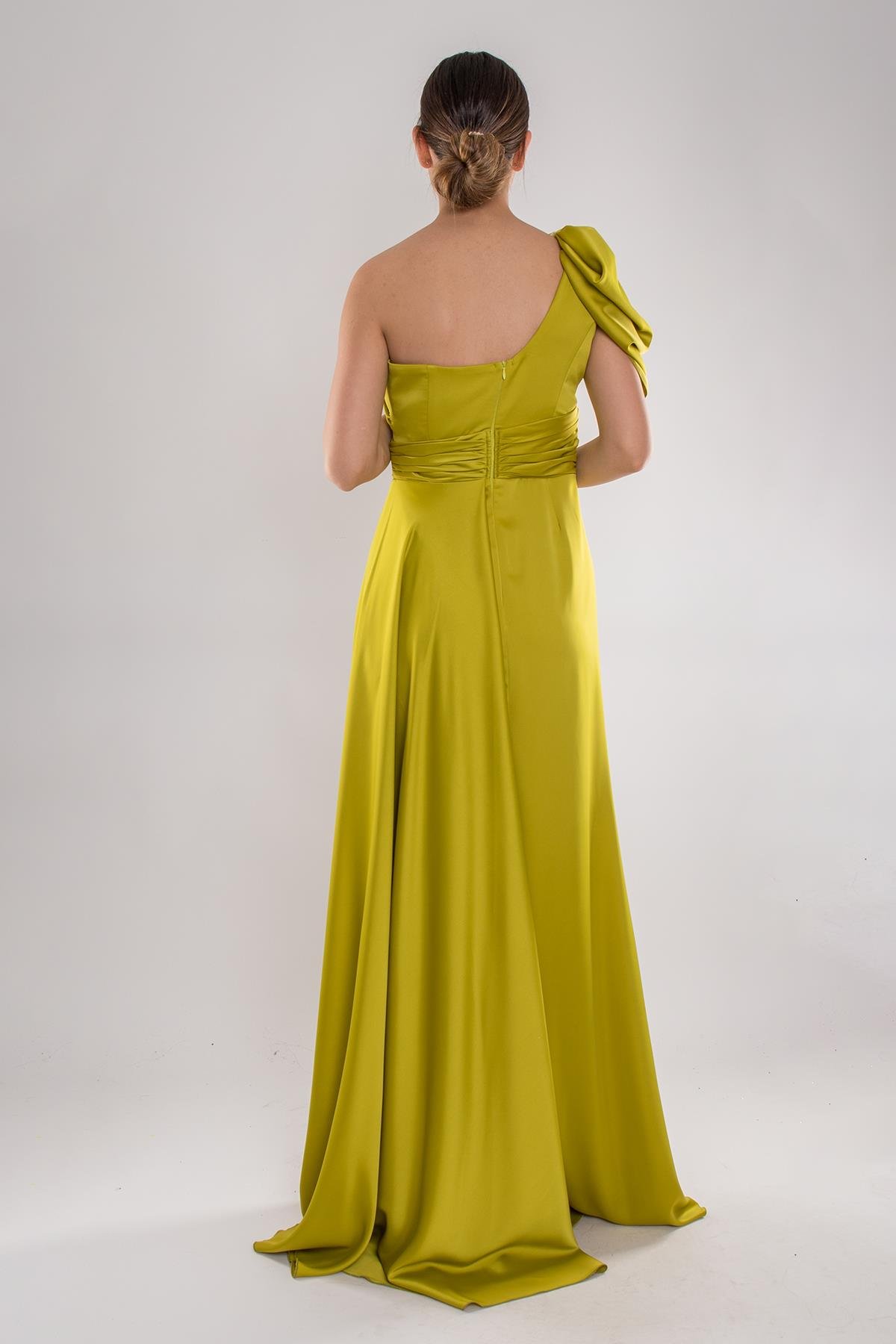 465 Tek Omuz Beli Drape Kuyruklu Saten Uzun Elbise