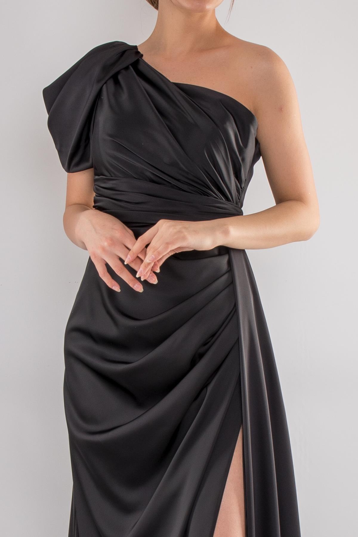 465 Tek Omuz Beli Drape Kuyruklu Saten Uzun Elbise