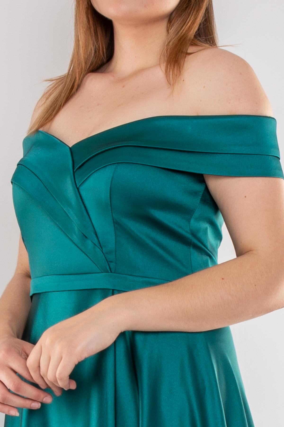 4667-1 Büyük Beden Madonna Yaka Yırtmaçlı Uzun Saten Elbise