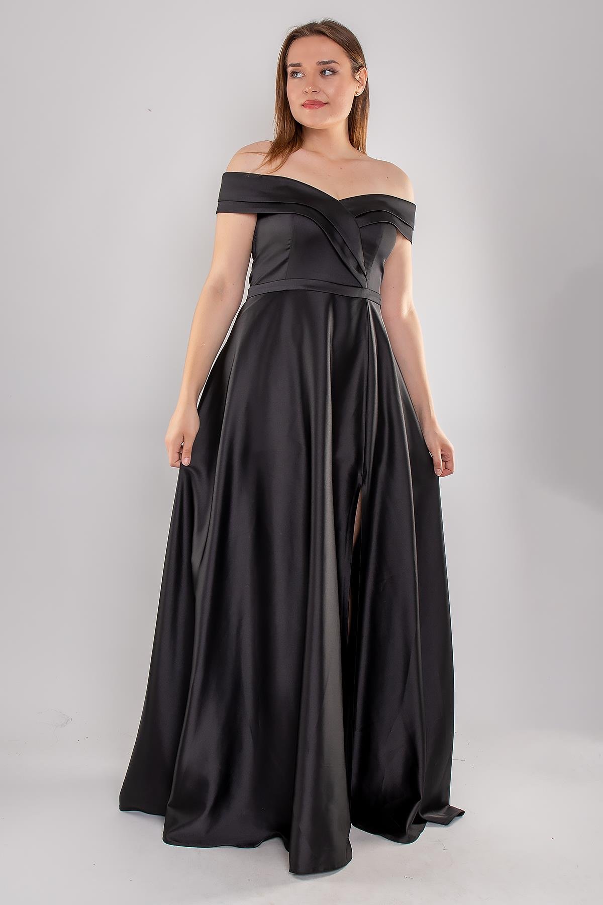 4667-1 Büyük Beden Madonna Yaka Yırtmaçlı Uzun Saten Elbise