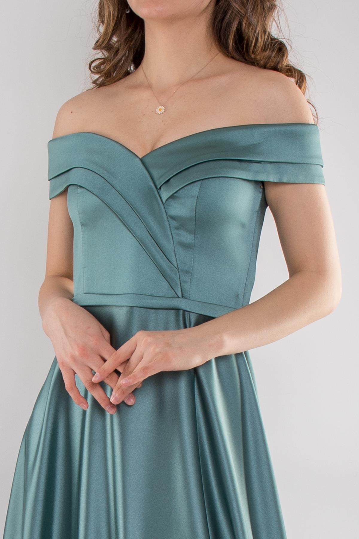 4667 Madonna Yaka Yırtmaçlı Uzun Saten Elbise