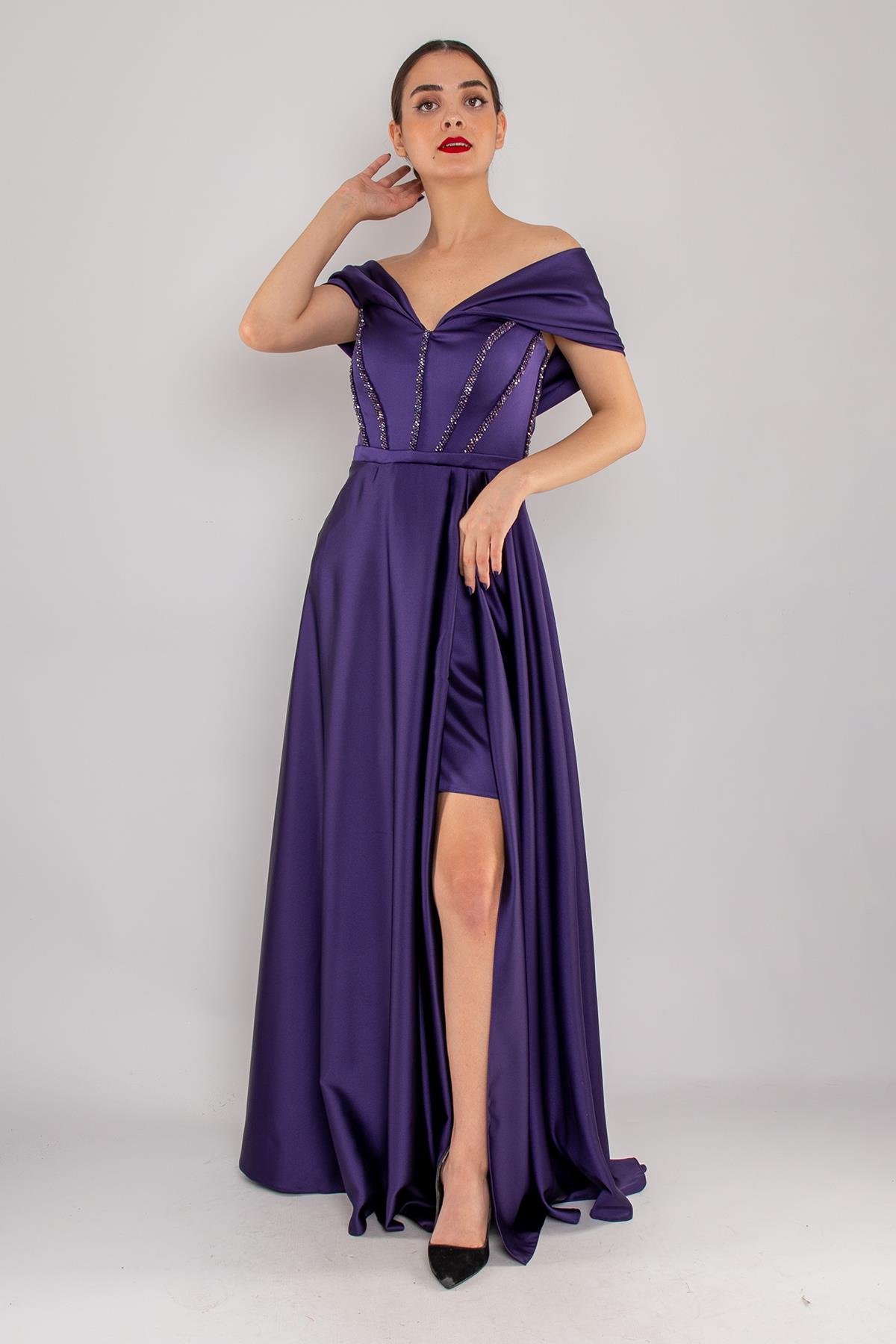 475 Kayık Yaka Detay Sırtı İpli Boncuk İşleme Uzun Saten Elbise