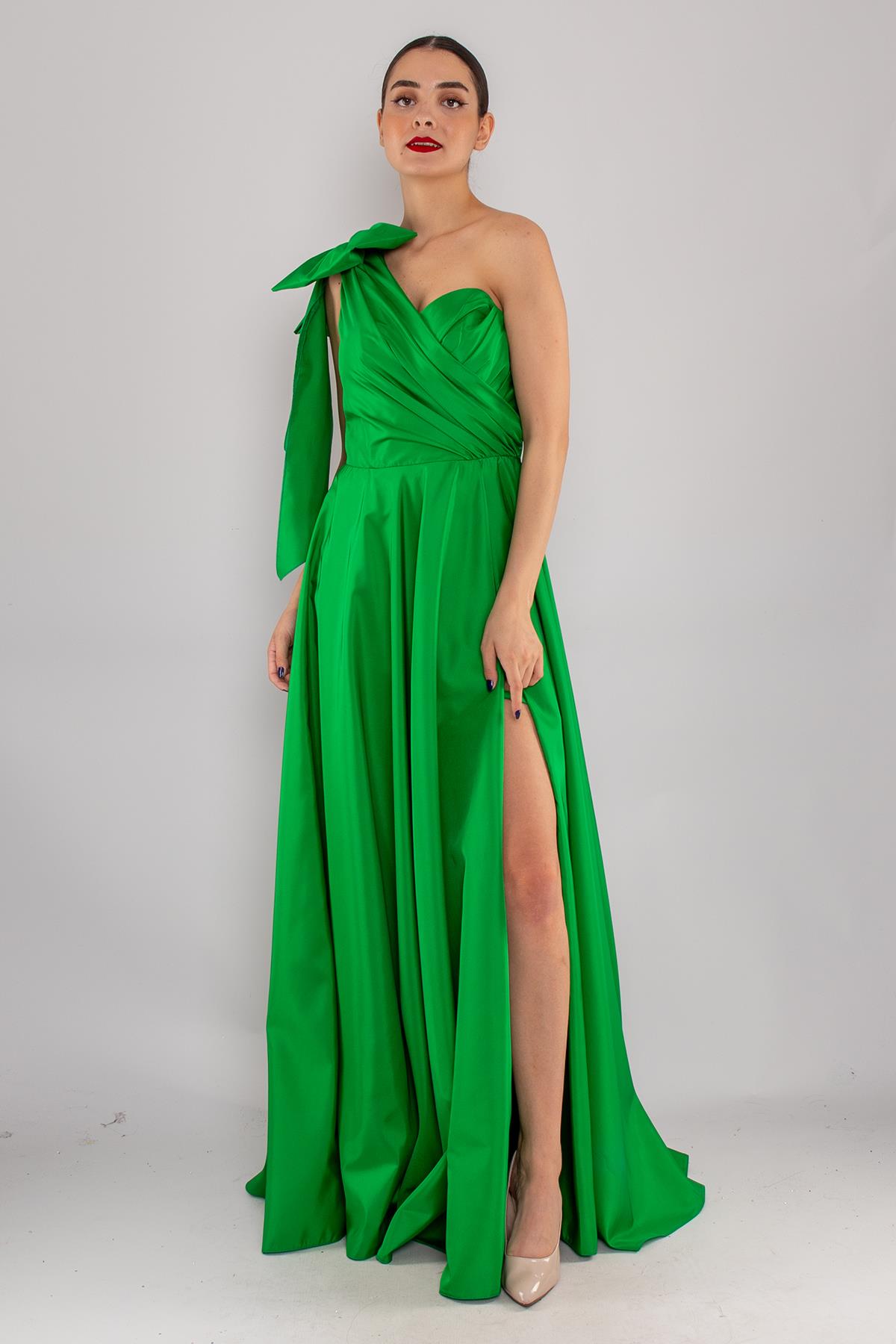 477 Tek Omuz Kloş Etek Tafta Uzun Abiye