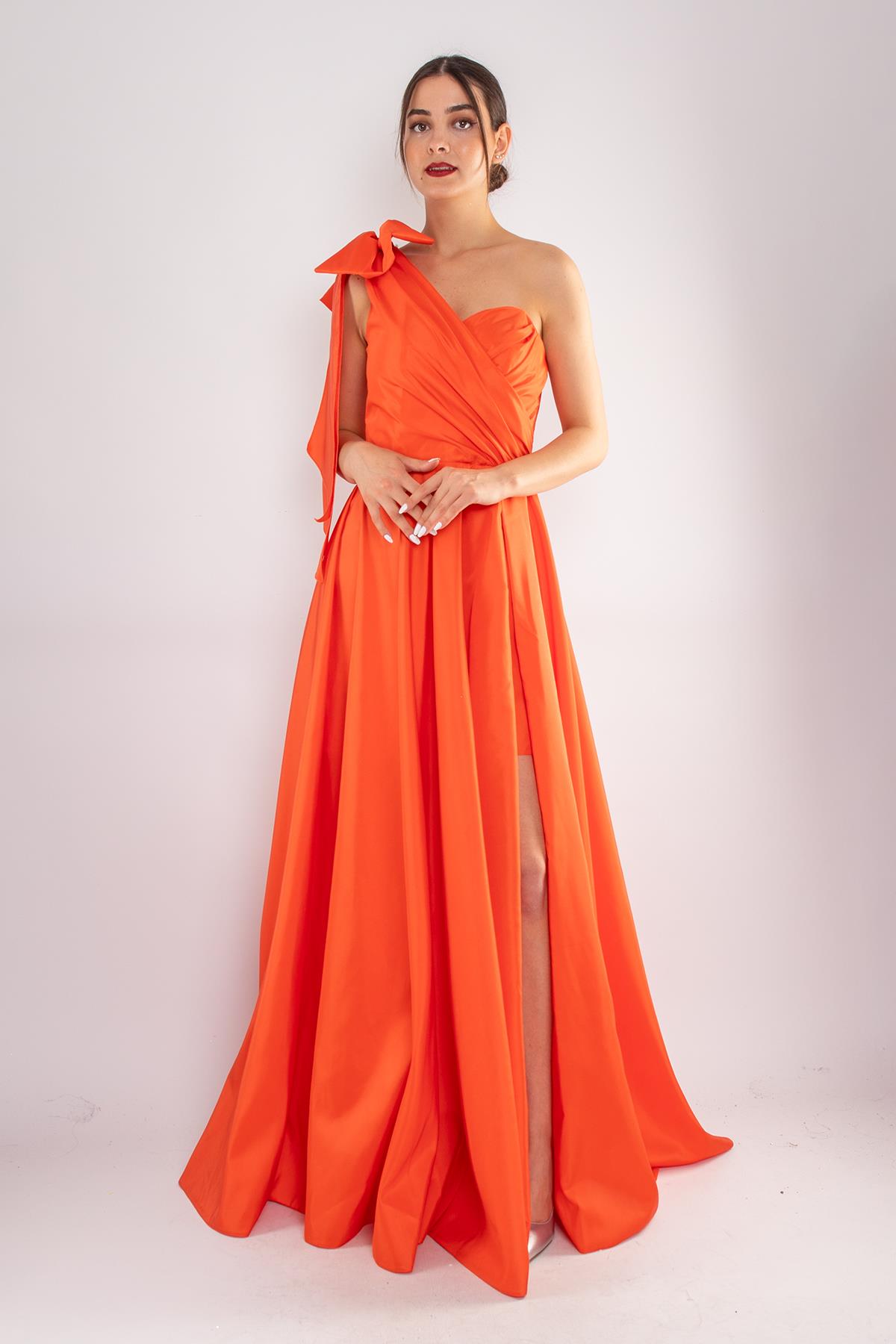 477 Tek Omuz Kloş Etek Tafta Uzun Abiye