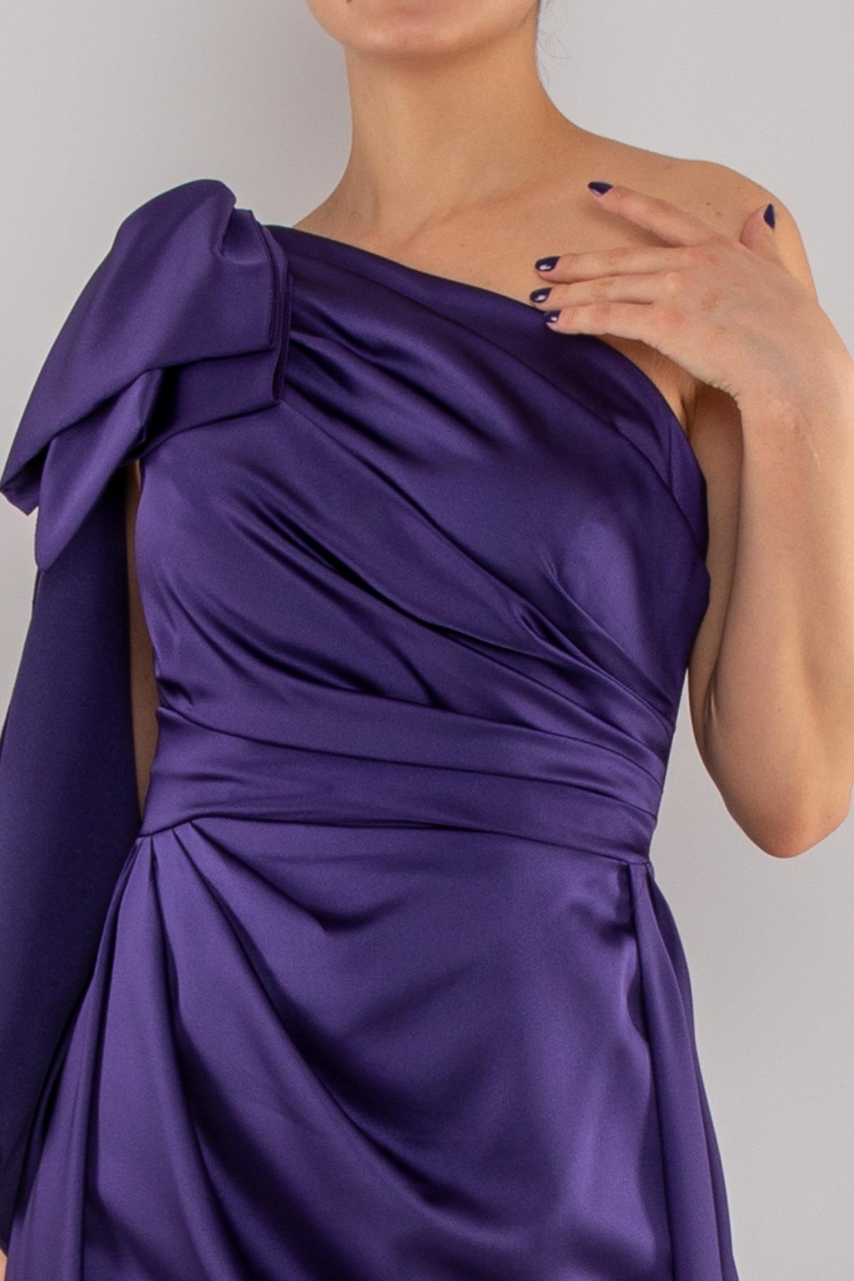 478 Tek Omuz Fiyonk Beli Drape Yırtmaçlı Uzun Saten Elbise