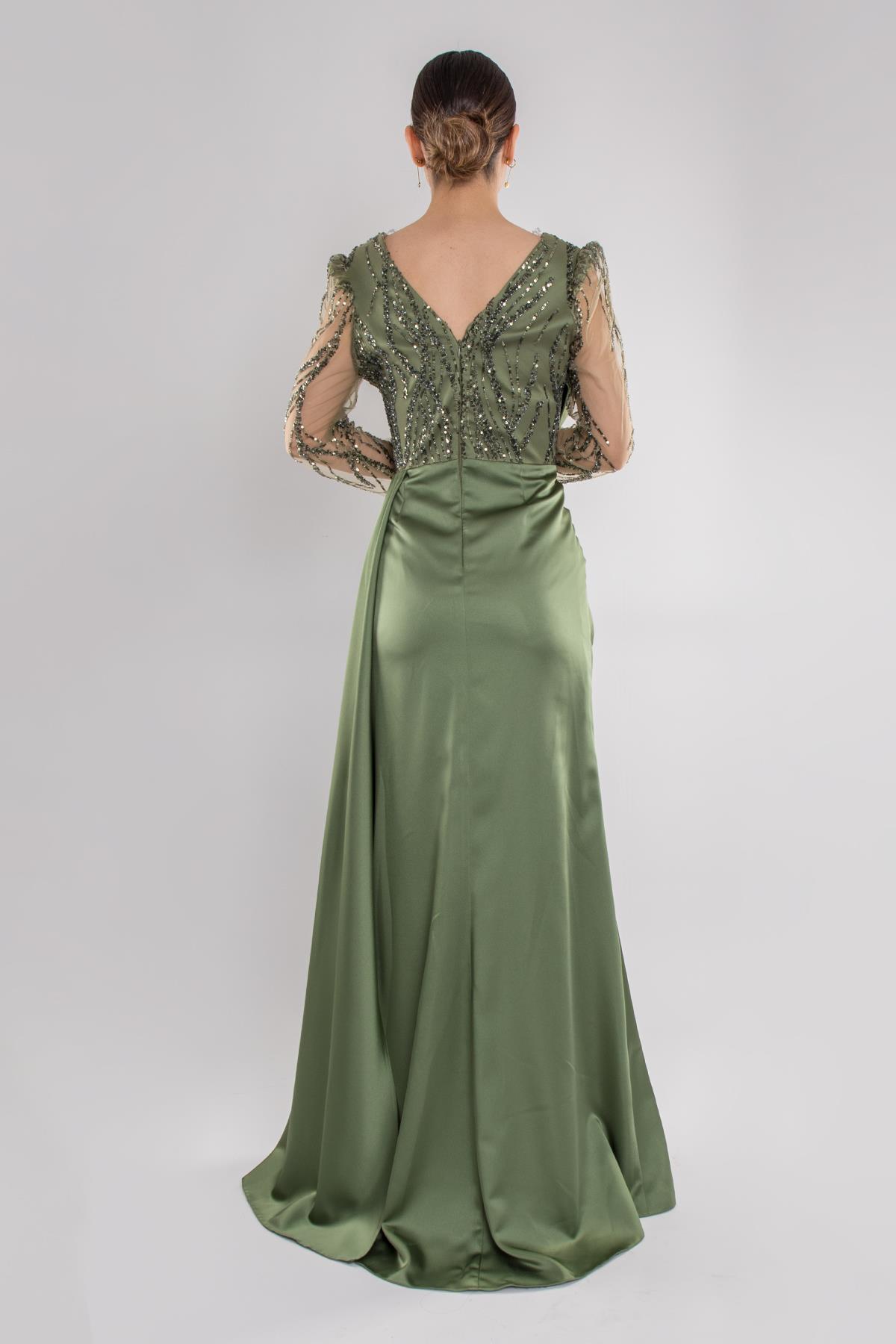 486 Payetli Tül Kol Kruvaze Yaka Drapeli Uzun Saten Elbise