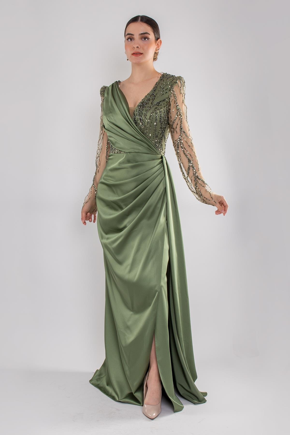 486 Payetli Tül Kol Kruvaze Yaka Drapeli Uzun Saten Elbise