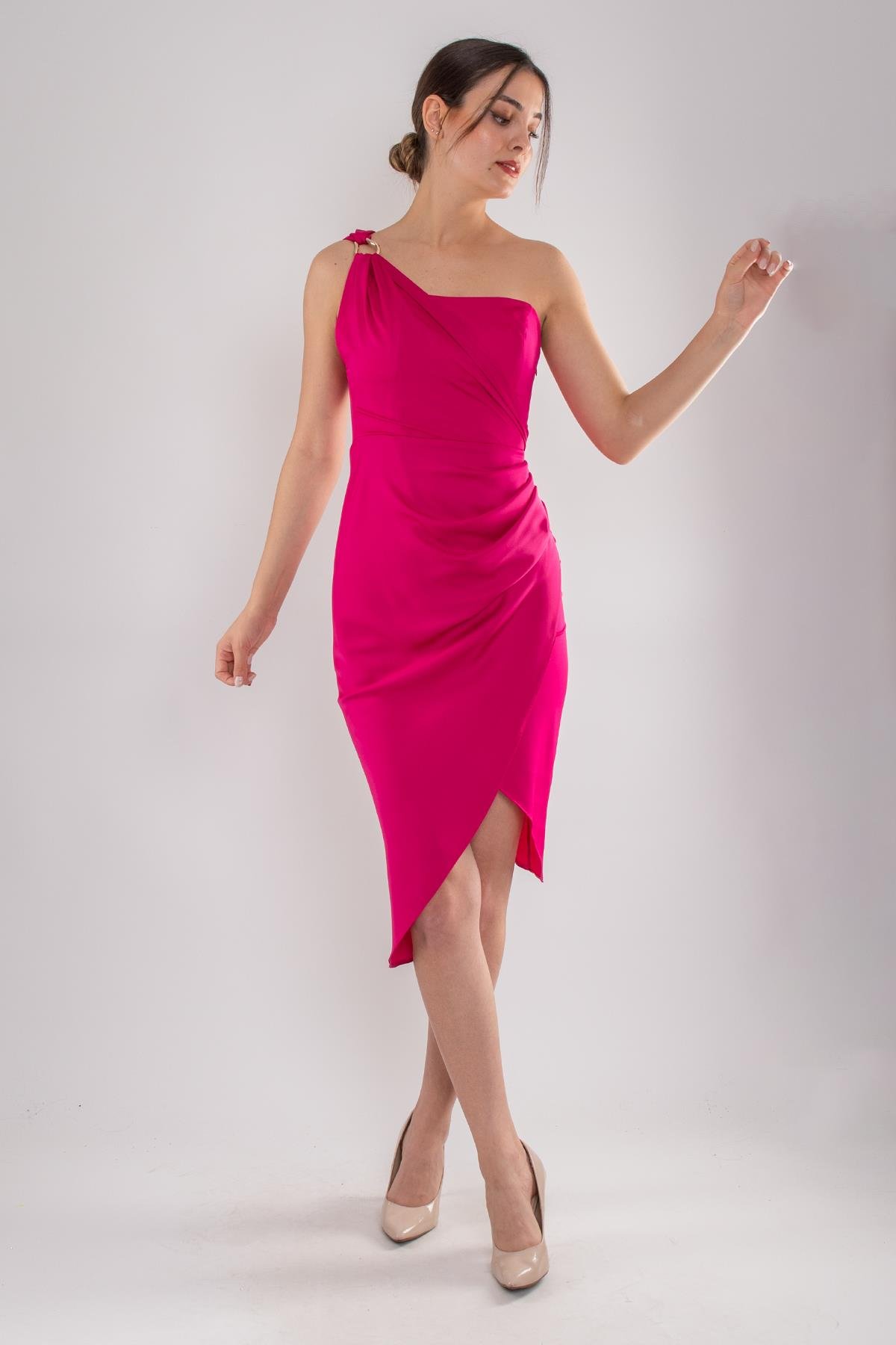 5011 Tek Omuz Tokalı Midiboy Saten Elbise