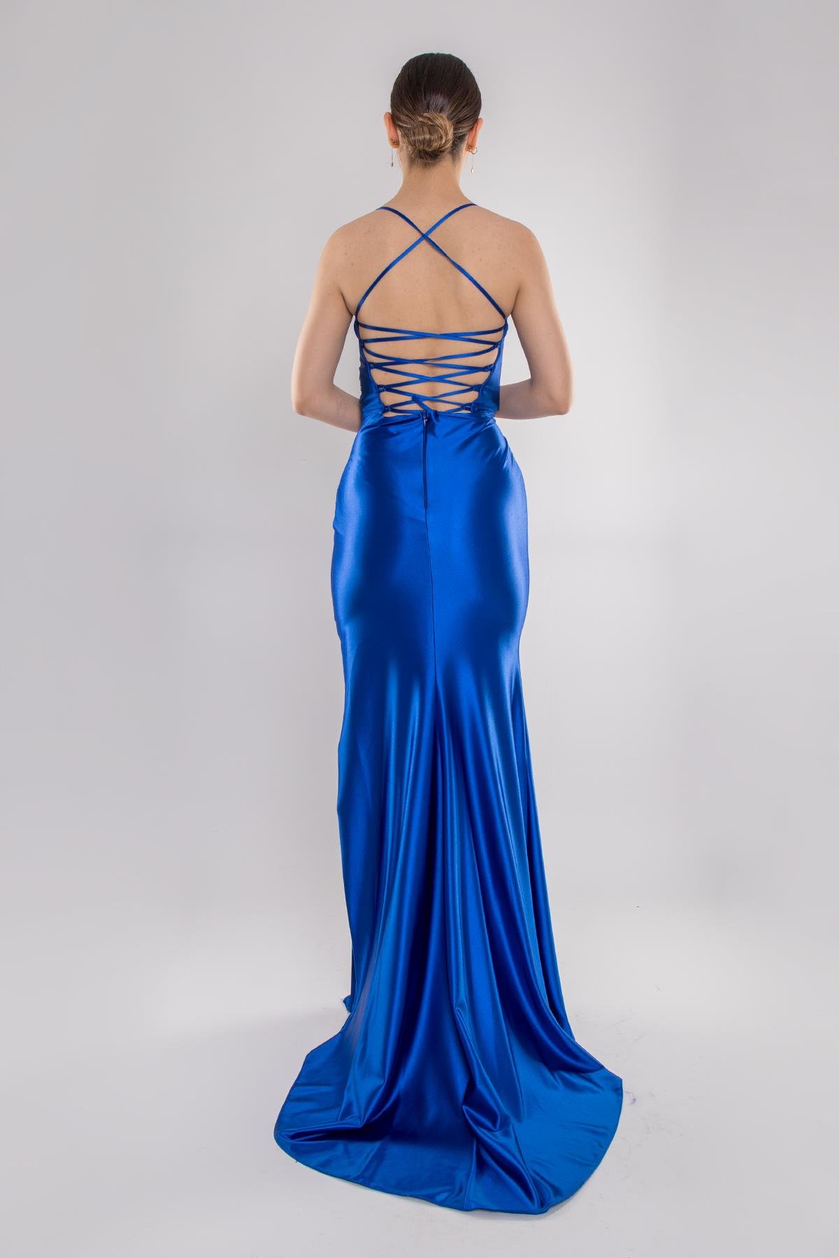 5040 Sırt Dekolte İpli Balık Model Uzun Saten Elbise