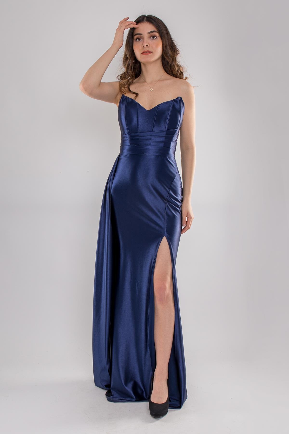 5046 Straplez Drapeli Kuyruklu Örme Saten Elbise