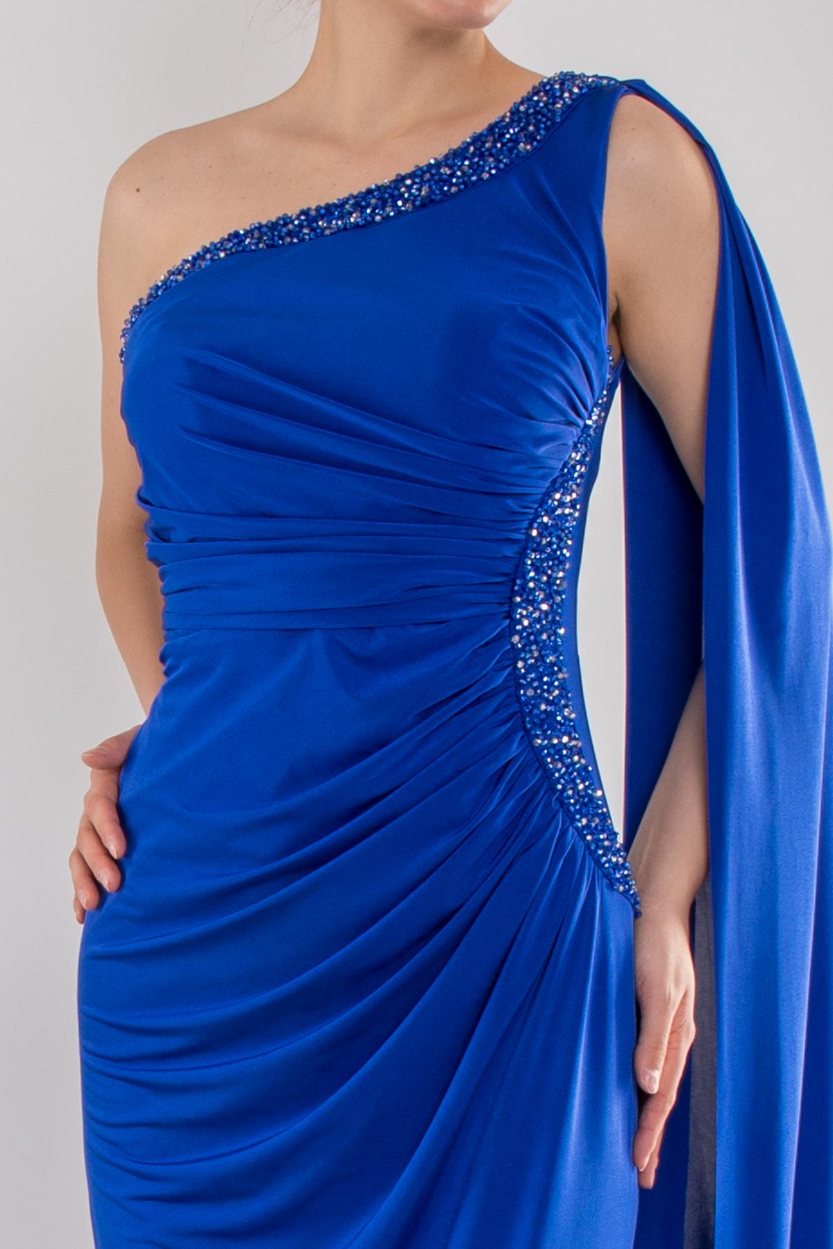 505 Tek Omuz Beli Drape Kristal Buzi Uzun Elbise