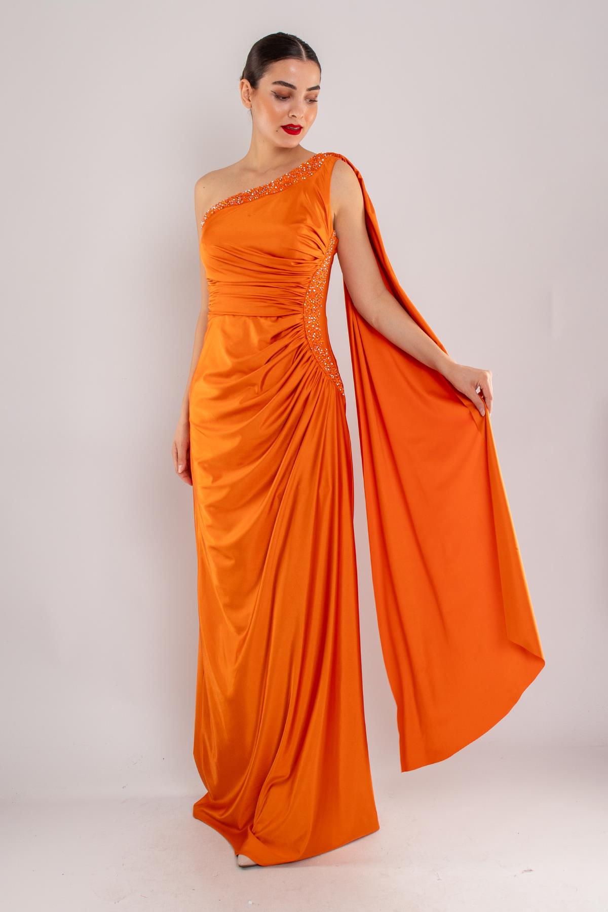 505 Tek Omuz Beli Drape Kristal Buzi Uzun Elbise
