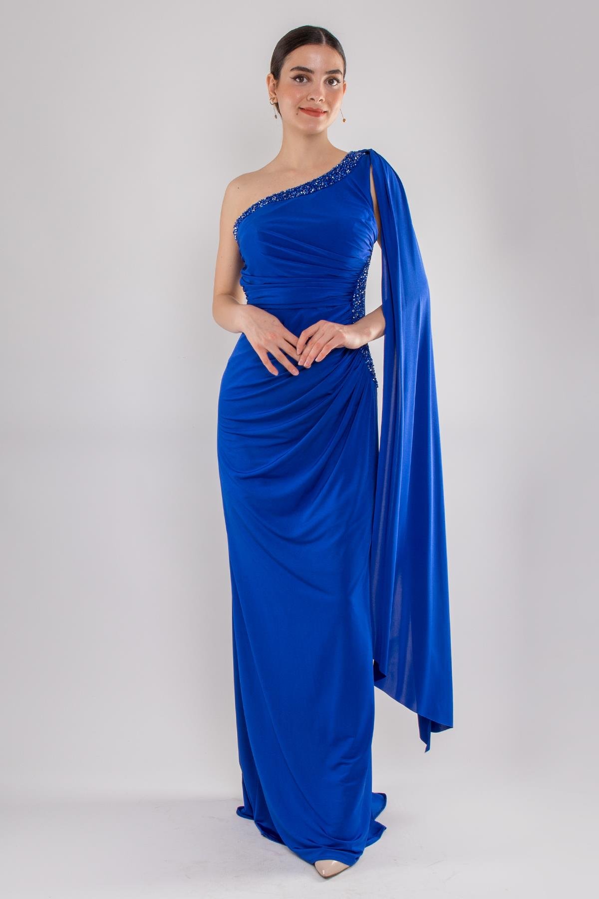 505 Tek Omuz Beli Drape Kristal Buzi Uzun Elbise