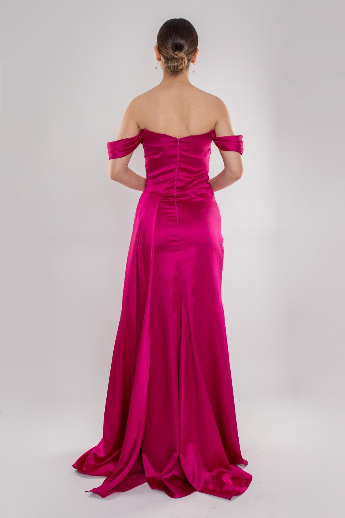 5107 Dik Yaka Göğüs Taşlı Drapeli Uzun Saten Elbise