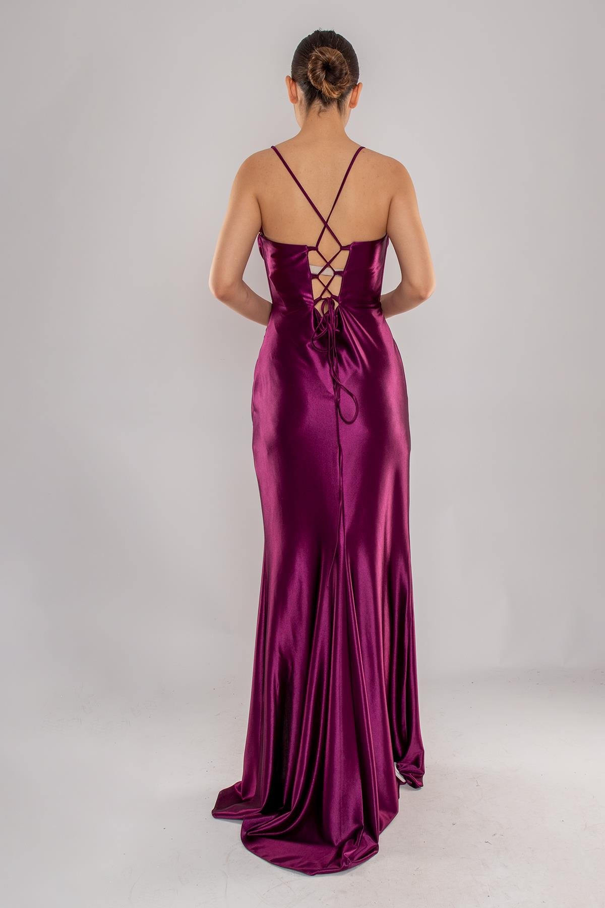 5118 İpAskı Degaje Yaka Balenli Örme Saten Uzun Elbise