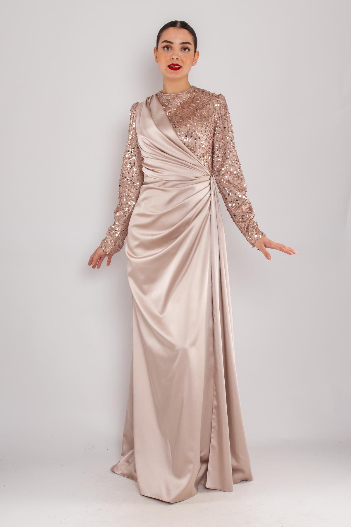 521 Payet ve Boncuklu Tesettür Yandan Drapeli Saten Uzun Elbise