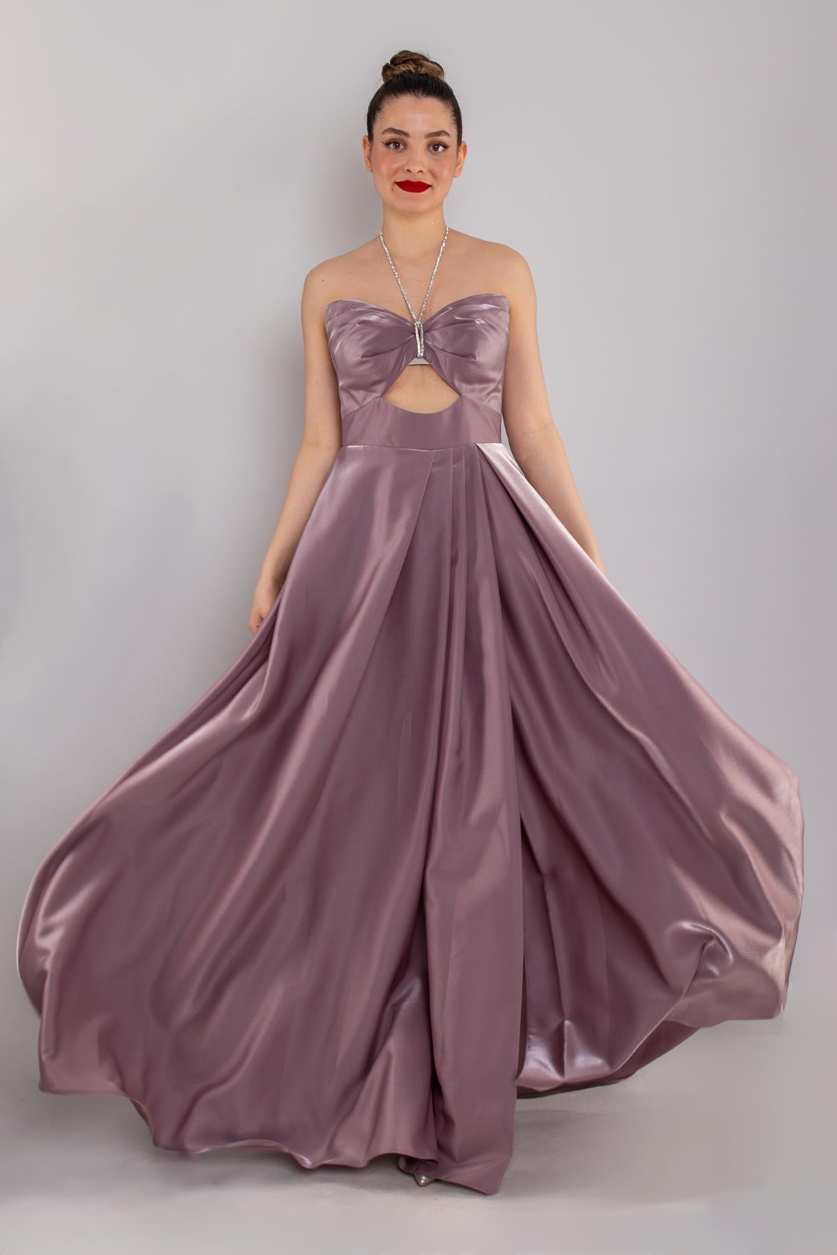 550 Straplez Göğüs Taş Detay Yırtmaçlı Uzun Saten Elbise