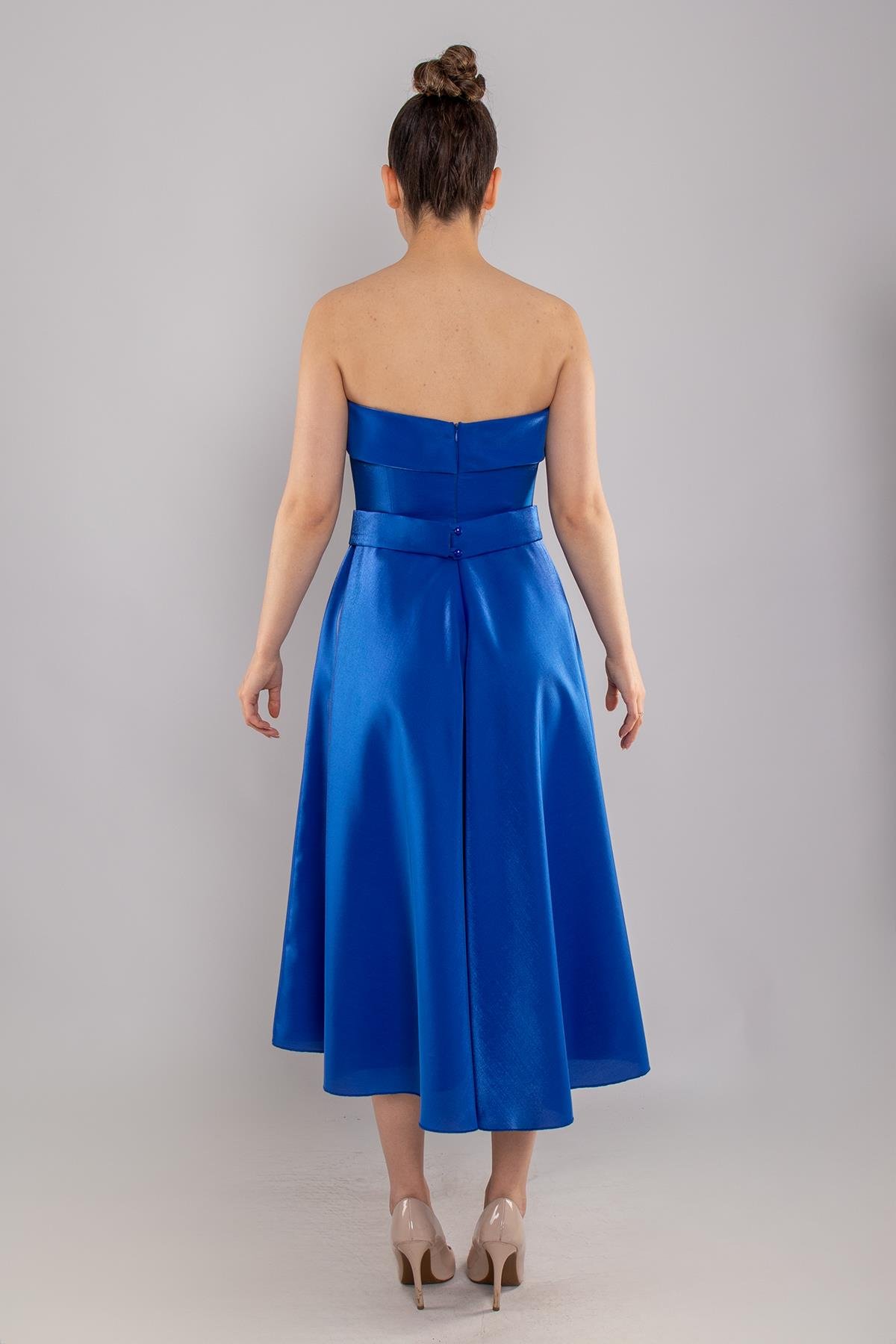 576 Straplez Kuşaklı Midiboy Kloş Etek Saten Elbise