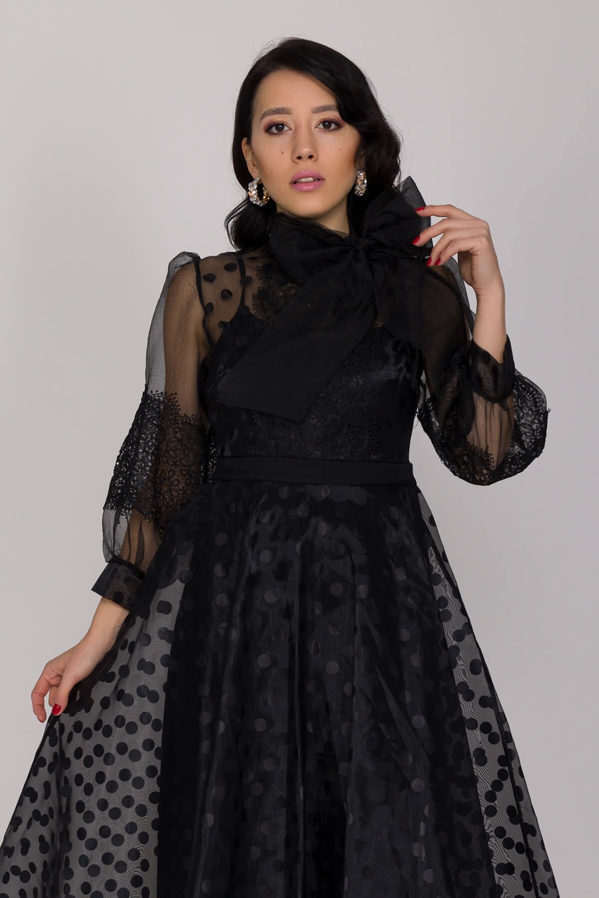 610049 KB Astarlı Tül Kol Puanlı Organze Kısa Elbise