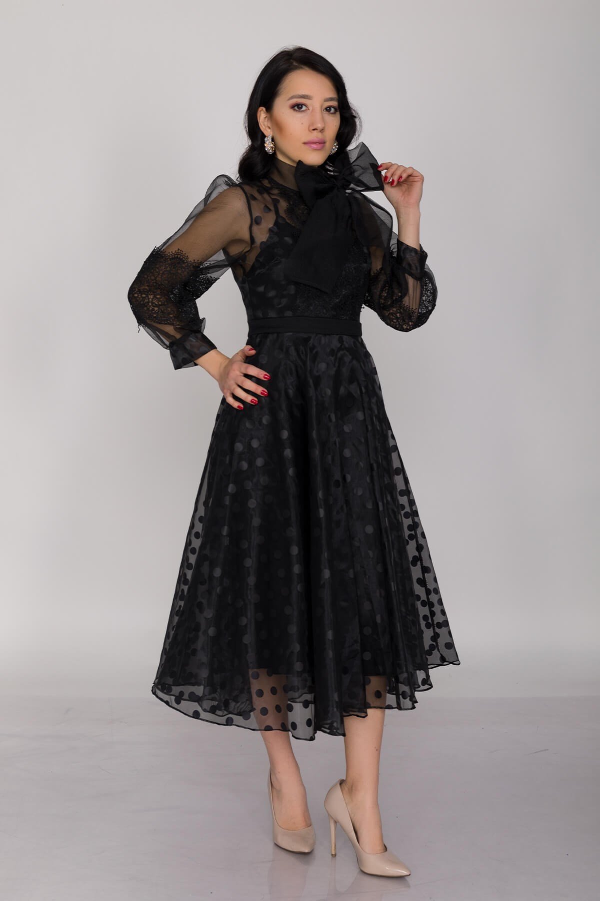 610049 KB Astarlı Tül Kol Puanlı Organze Kısa Elbise