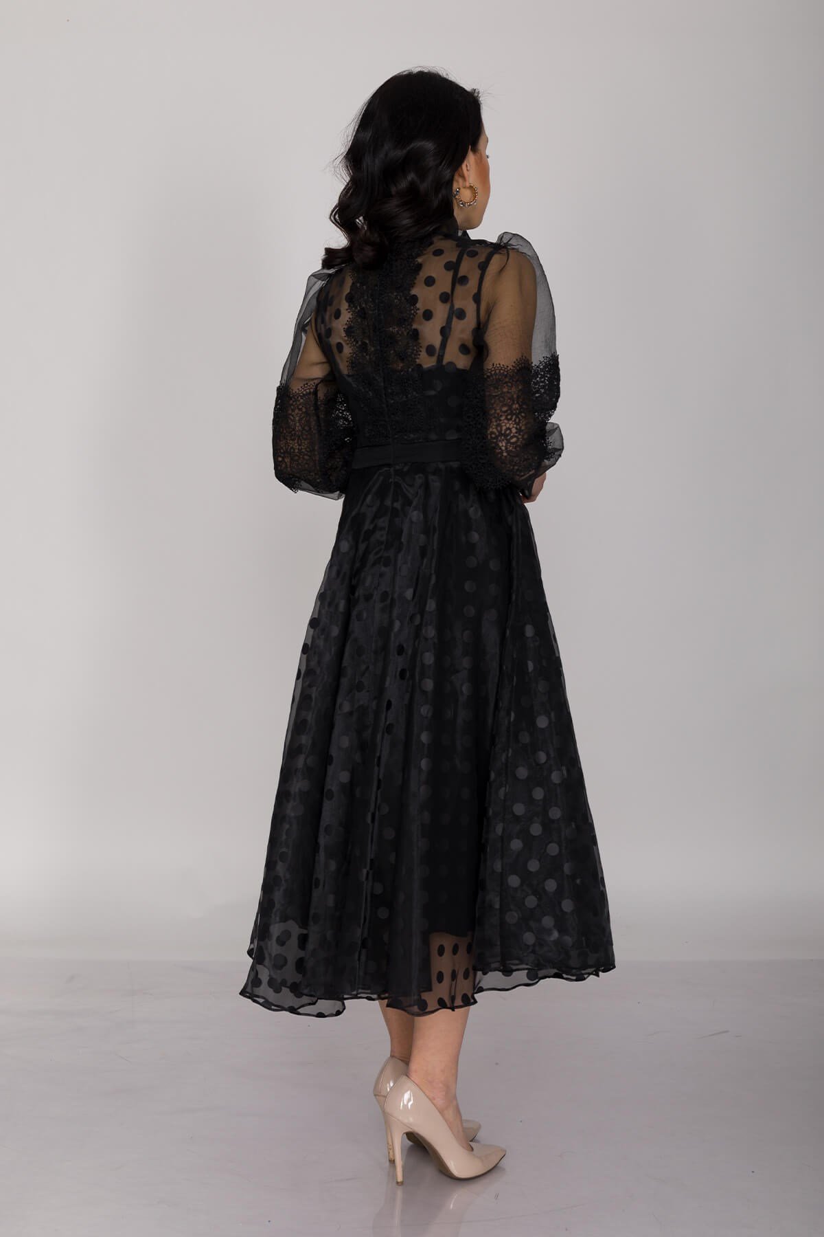 610049 KB Astarlı Tül Kol Puanlı Organze Kısa Elbise