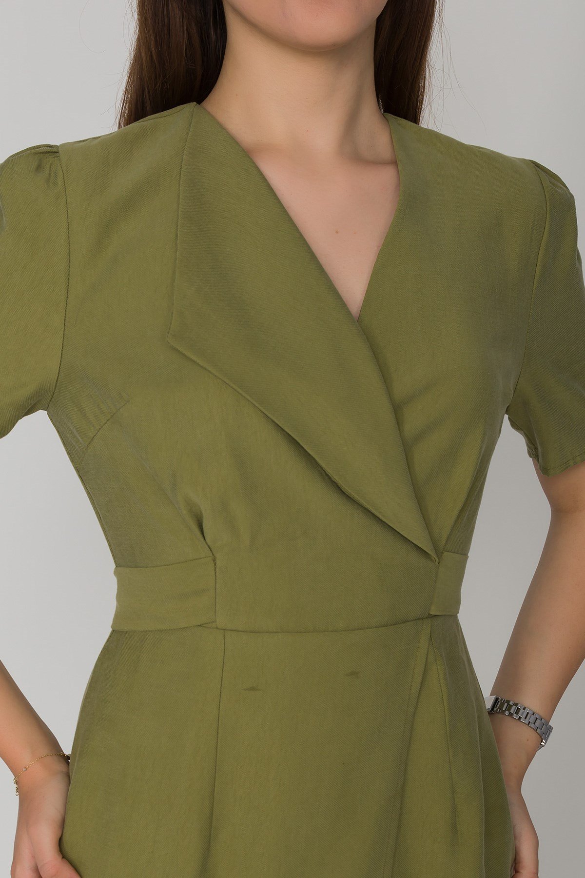 61621 Kruvaze Yaka Kuşaklı Yırtmaçlı Tencel Keten Kısa Kol Elbise