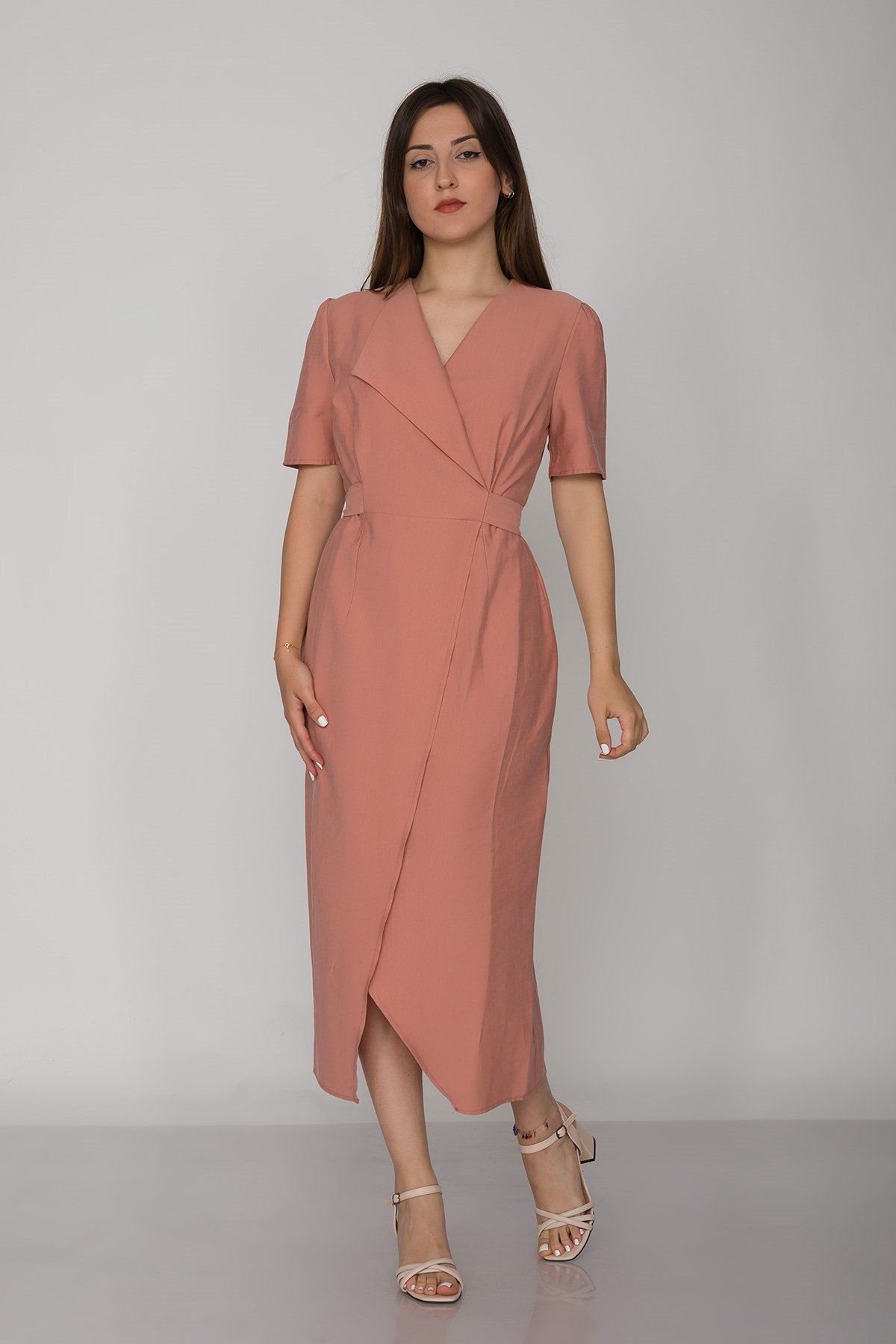 61621 Kruvaze Yaka Kuşaklı Yırtmaçlı Tencel Keten Kısa Kol Elbise