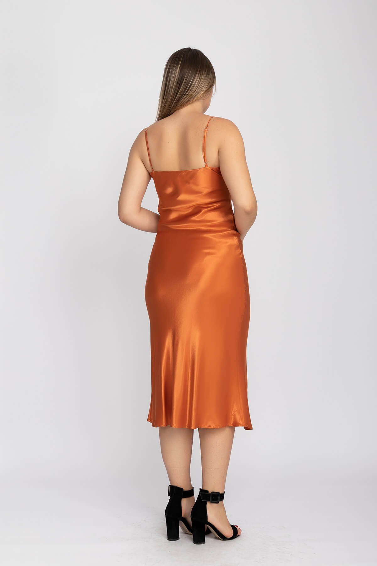 61631 Şalyaka Saten İpAskılı Uzun Elbise