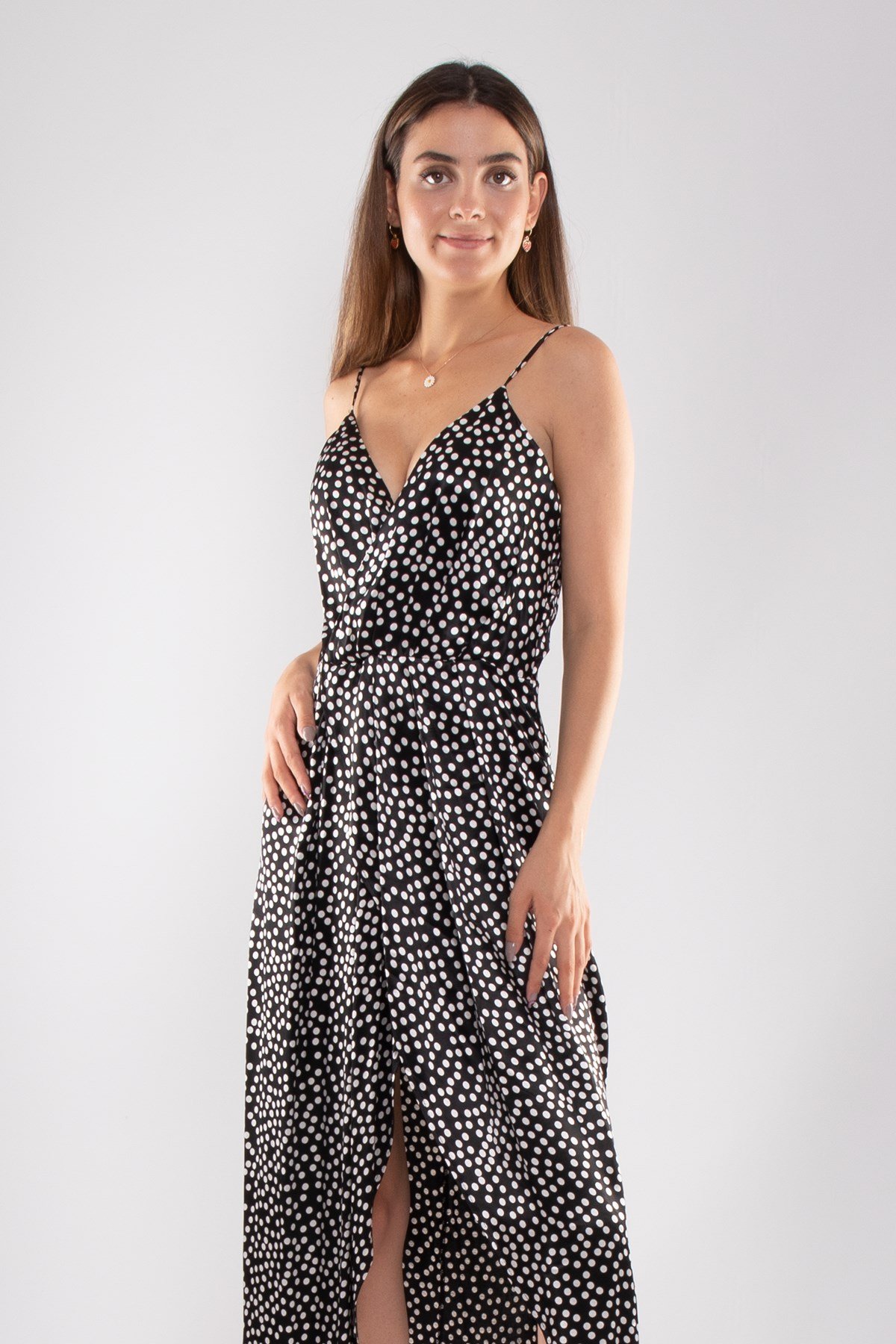 61637 İp Askı Puanlı Kruvaze Yaka Eteği Yırtmaçlı Saten Elbise