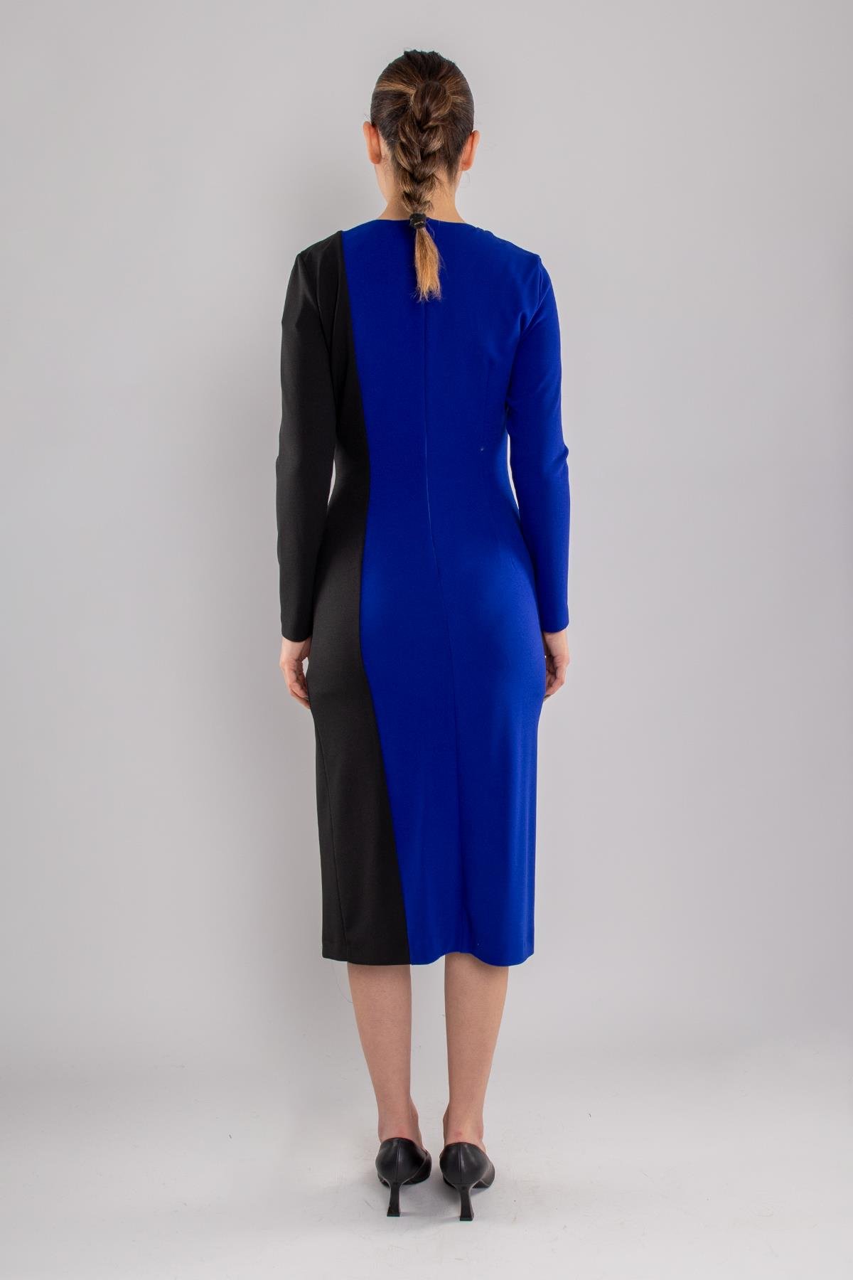 61652 İki Renkli Yandan Büzgülü Uzun Krep Elbise